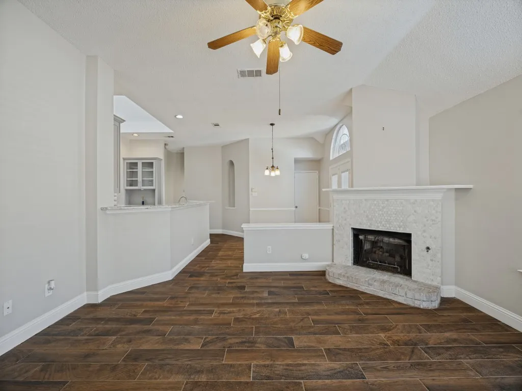 Single Family Residence For Sale in Collin County , 741 Lauren Way, Allen, Texas 75002, 4 Bedroom, 2 Bathroom, 2 Garage spaces, 2,141 Sqft, built in 1995, mls#21403214, Real Estate Agent in Allen, Homes For Sale in Collin county, Homes For Sale in Allen, Realtor in Allen Texas, Real Estate Brokerage Independent Realty Texas, Luminita Cordes Realtor
