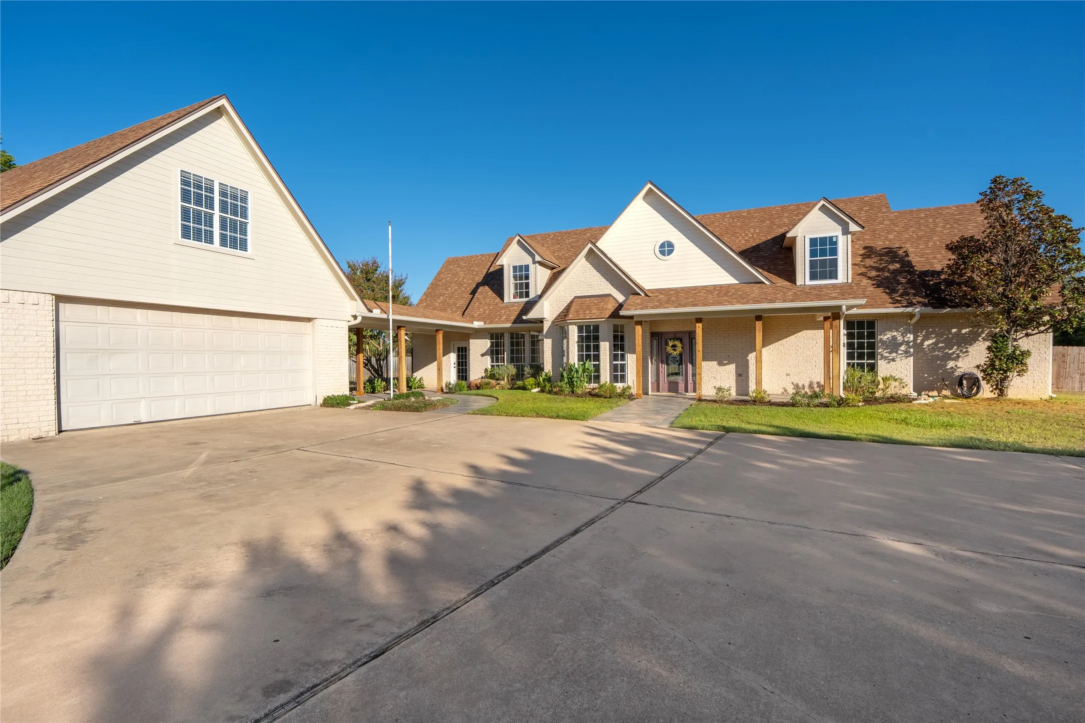 Single Family Residence For Sale in Mc Lennan County , 5901 Flat Rock Road, Waco, Texas 76708, 4 Bedroom, 3 Bathroom, 2 Garage spaces, 3,006 Sqft, built in 1999, mls#21405225, Real Estate Agent in Waco, Homes For Sale in Mc Lennan county, Homes For Sale in Waco, Realtor in Waco Texas, Real Estate Brokerage Independent Realty Texas, Luminita Cordes Realtor