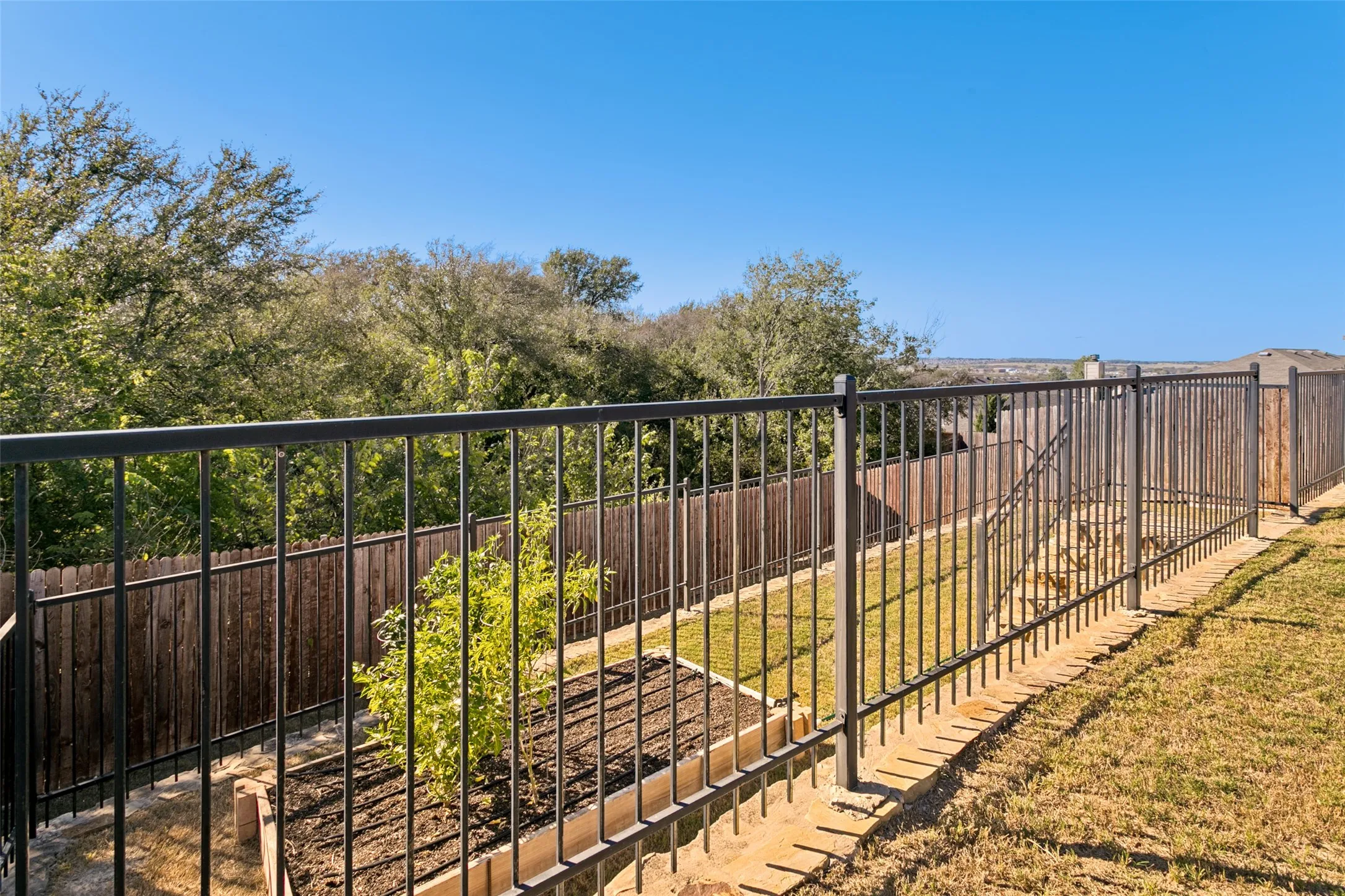 Single Family Residence For Sale in Tarrant County , 300 Balcones Drive, Fort Worth, Texas 76108, 3 Bedroom, 2 Bathroom, 2 Garage spaces, 1,657 Sqft, built in 2018, mls#21405083, Real Estate Agent in Fort Worth, Homes For Sale in Tarrant county, Homes For Sale in Fort Worth, Realtor in Fort Worth Texas, Real Estate Brokerage Independent Realty Texas, Luminita Cordes Realtor