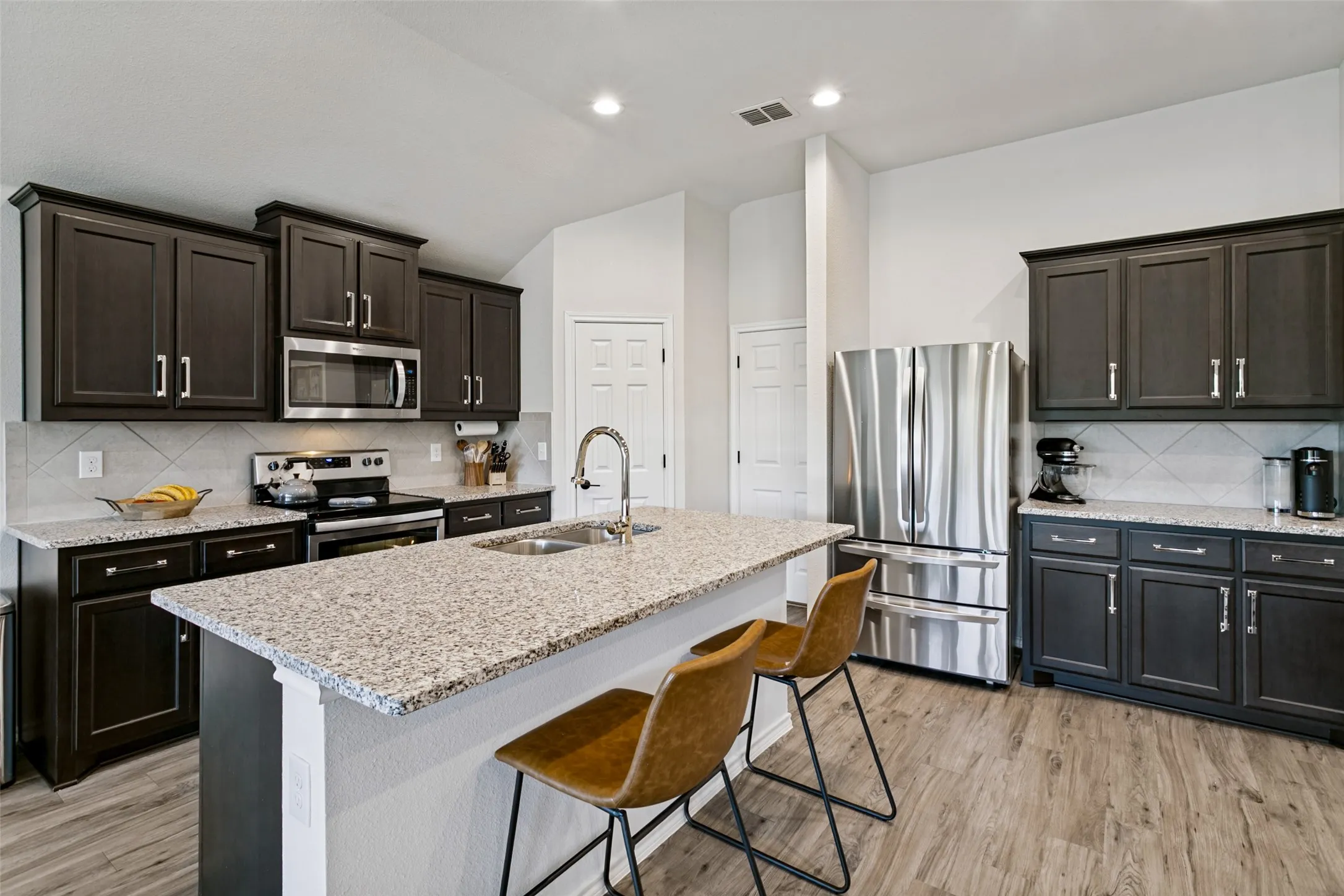 Single Family Residence For Sale in Tarrant County , 300 Balcones Drive, Fort Worth, Texas 76108, 3 Bedroom, 2 Bathroom, 2 Garage spaces, 1,657 Sqft, built in 2018, mls#21405083, Real Estate Agent in Fort Worth, Homes For Sale in Tarrant county, Homes For Sale in Fort Worth, Realtor in Fort Worth Texas, Real Estate Brokerage Independent Realty Texas, Luminita Cordes Realtor