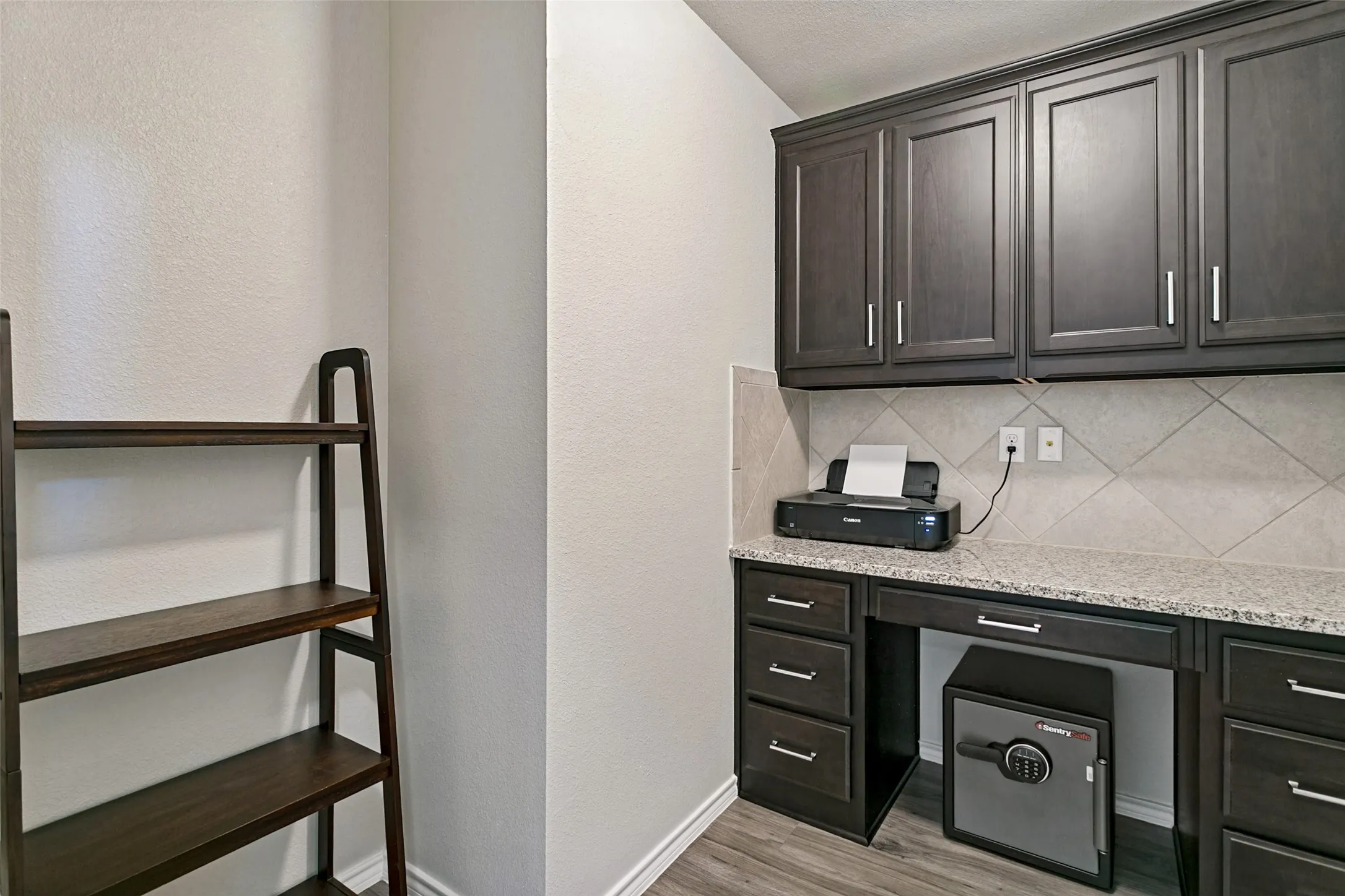 Single Family Residence For Sale in Tarrant County , 300 Balcones Drive, Fort Worth, Texas 76108, 3 Bedroom, 2 Bathroom, 2 Garage spaces, 1,657 Sqft, built in 2018, mls#21405083, Real Estate Agent in Fort Worth, Homes For Sale in Tarrant county, Homes For Sale in Fort Worth, Realtor in Fort Worth Texas, Real Estate Brokerage Independent Realty Texas, Luminita Cordes Realtor