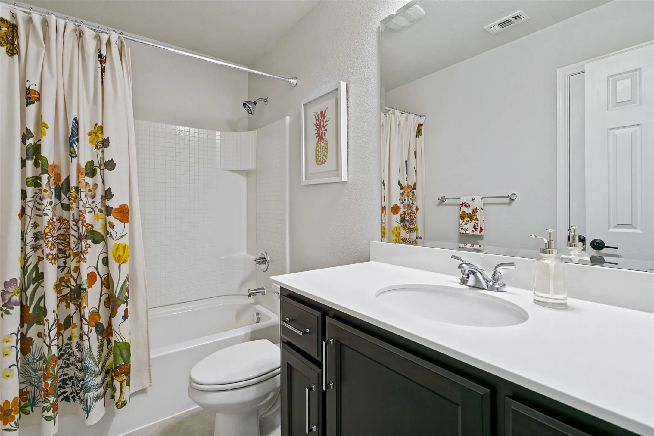Single Family Residence For Sale in Tarrant County , 300 Balcones Drive, Fort Worth, Texas 76108, 3 Bedroom, 2 Bathroom, 2 Garage spaces, 1,657 Sqft, built in 2018, mls#21405083, Real Estate Agent in Fort Worth, Homes For Sale in Tarrant county, Homes For Sale in Fort Worth, Realtor in Fort Worth Texas, Real Estate Brokerage Independent Realty Texas, Luminita Cordes Realtor