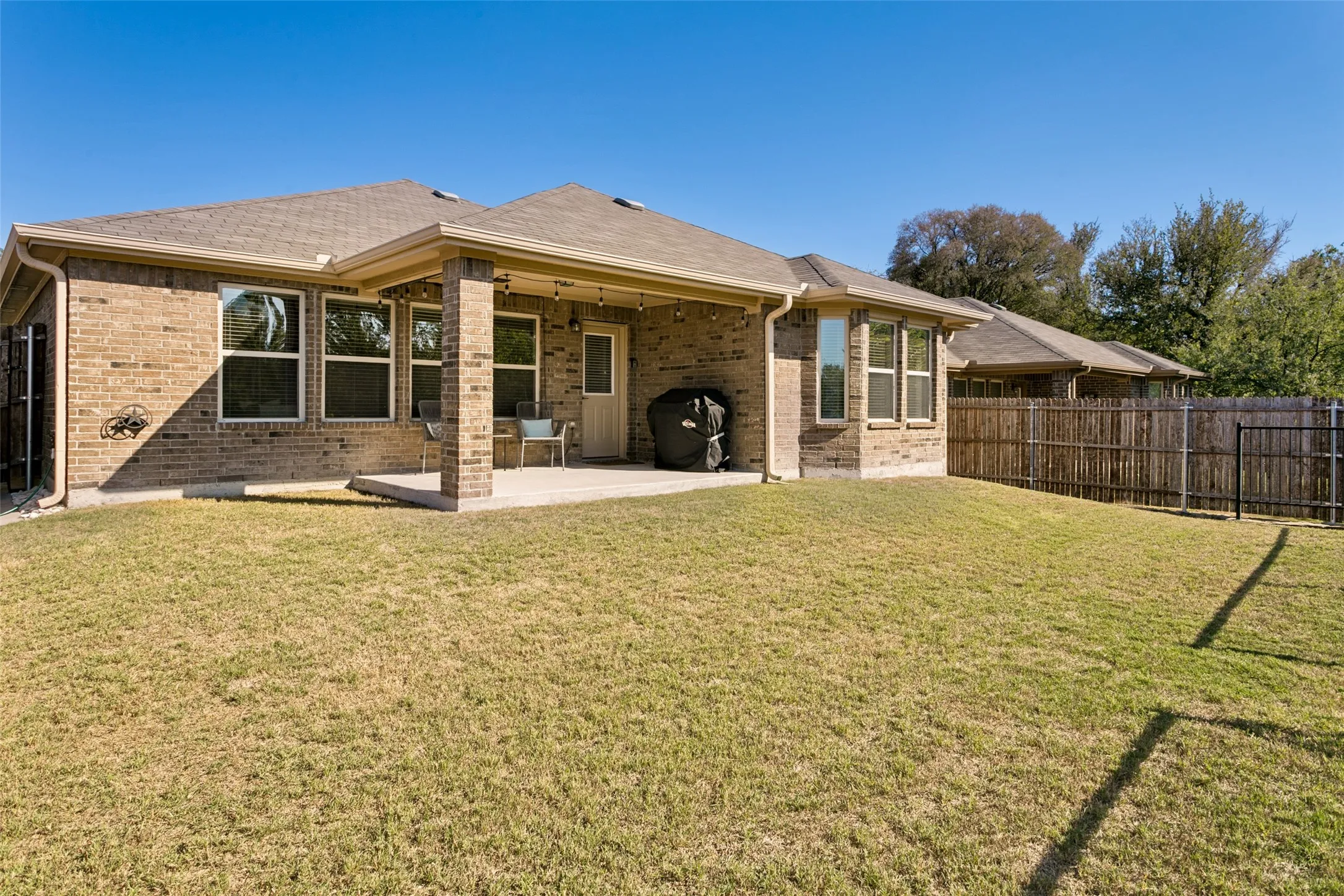 Single Family Residence For Sale in Tarrant County , 300 Balcones Drive, Fort Worth, Texas 76108, 3 Bedroom, 2 Bathroom, 2 Garage spaces, 1,657 Sqft, built in 2018, mls#21405083, Real Estate Agent in Fort Worth, Homes For Sale in Tarrant county, Homes For Sale in Fort Worth, Realtor in Fort Worth Texas, Real Estate Brokerage Independent Realty Texas, Luminita Cordes Realtor