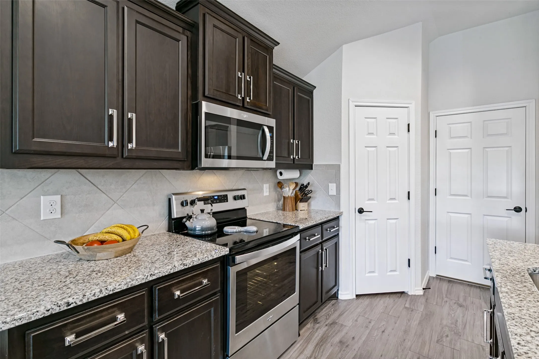 Single Family Residence For Sale in Tarrant County , 300 Balcones Drive, Fort Worth, Texas 76108, 3 Bedroom, 2 Bathroom, 2 Garage spaces, 1,657 Sqft, built in 2018, mls#21405083, Real Estate Agent in Fort Worth, Homes For Sale in Tarrant county, Homes For Sale in Fort Worth, Realtor in Fort Worth Texas, Real Estate Brokerage Independent Realty Texas, Luminita Cordes Realtor