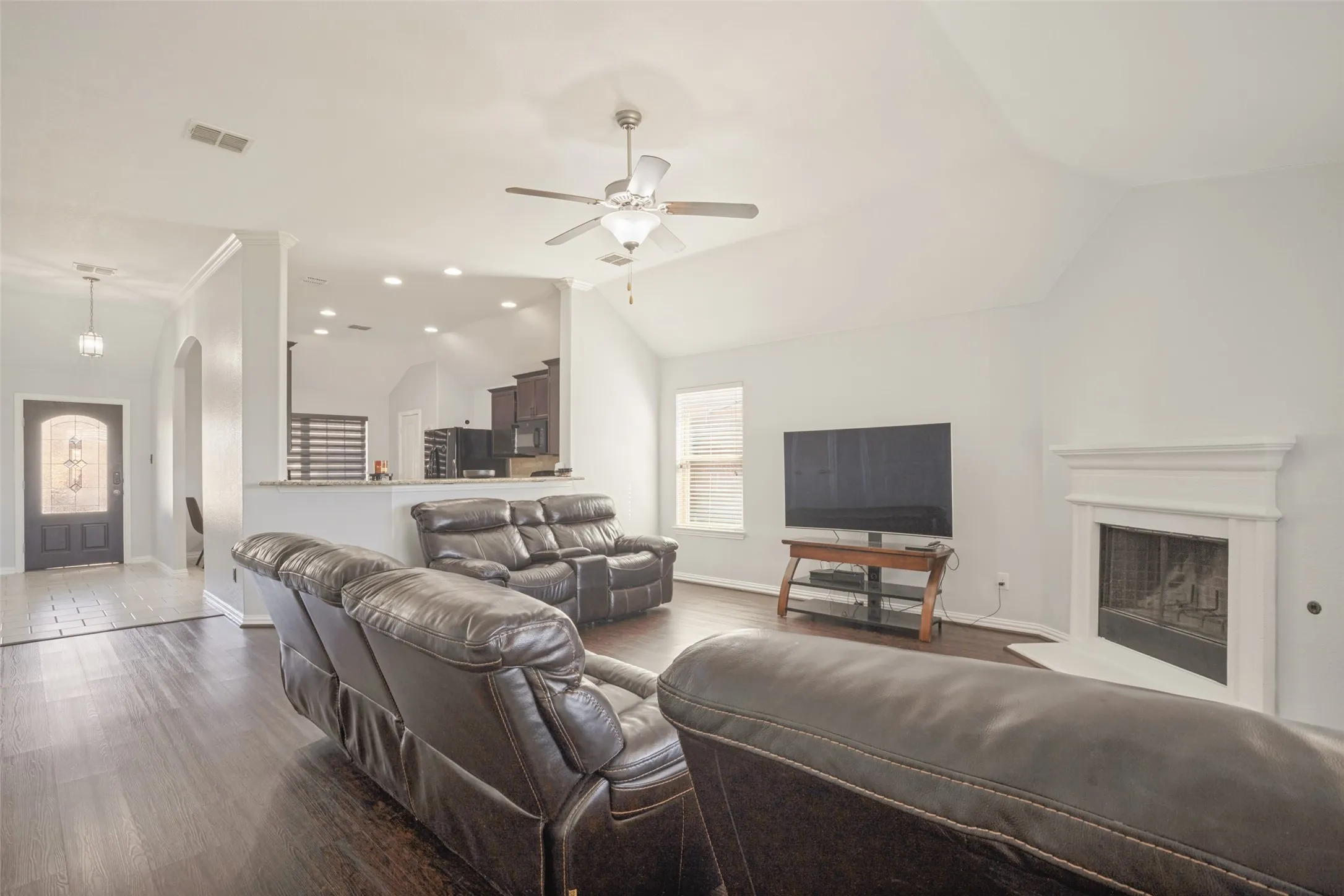 Single Family Residence For Sale in Tarrant County , 14317 Mariposa Lily Lane, Fort Worth, Texas 76052, 3 Bedroom, 2 Bathroom, 2 Garage spaces, 1,556 Sqft, built in 2012, mls#21407032, Real Estate Agent in Fort Worth, Homes For Sale in Tarrant county, Homes For Sale in Fort Worth, Realtor in Fort Worth Texas, Real Estate Brokerage Independent Realty Texas, Luminita Cordes Realtor