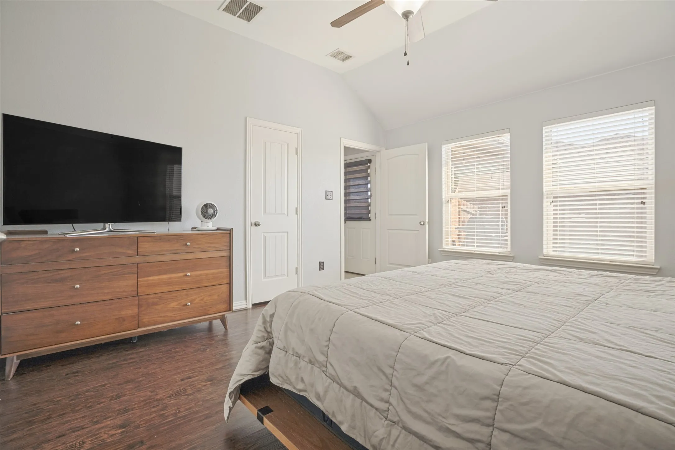Single Family Residence For Sale in Tarrant County , 14317 Mariposa Lily Lane, Fort Worth, Texas 76052, 3 Bedroom, 2 Bathroom, 2 Garage spaces, 1,556 Sqft, built in 2012, mls#21407032, Real Estate Agent in Fort Worth, Homes For Sale in Tarrant county, Homes For Sale in Fort Worth, Realtor in Fort Worth Texas, Real Estate Brokerage Independent Realty Texas, Luminita Cordes Realtor
