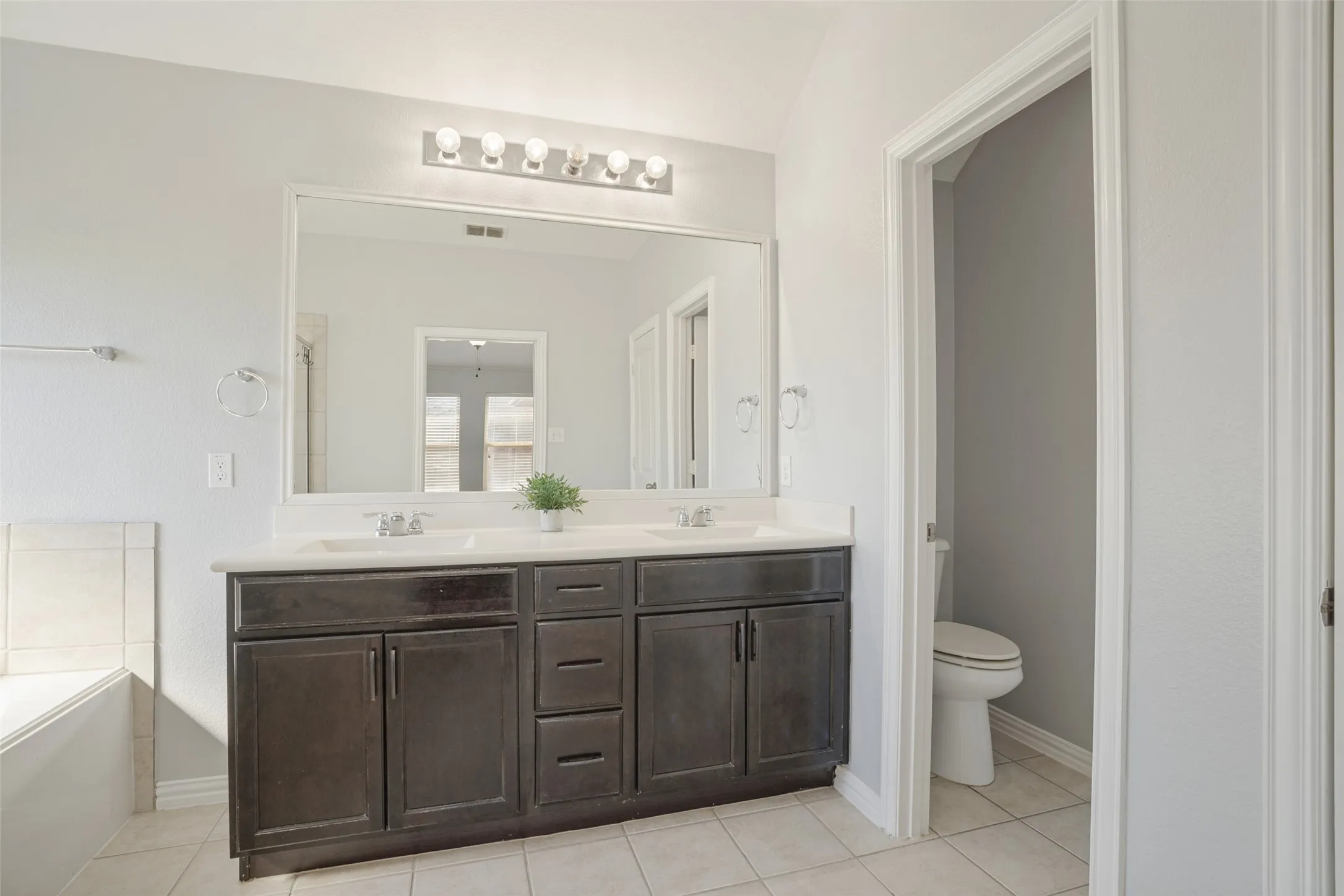 Single Family Residence For Sale in Tarrant County , 14317 Mariposa Lily Lane, Fort Worth, Texas 76052, 3 Bedroom, 2 Bathroom, 2 Garage spaces, 1,556 Sqft, built in 2012, mls#21407032, Real Estate Agent in Fort Worth, Homes For Sale in Tarrant county, Homes For Sale in Fort Worth, Realtor in Fort Worth Texas, Real Estate Brokerage Independent Realty Texas, Luminita Cordes Realtor