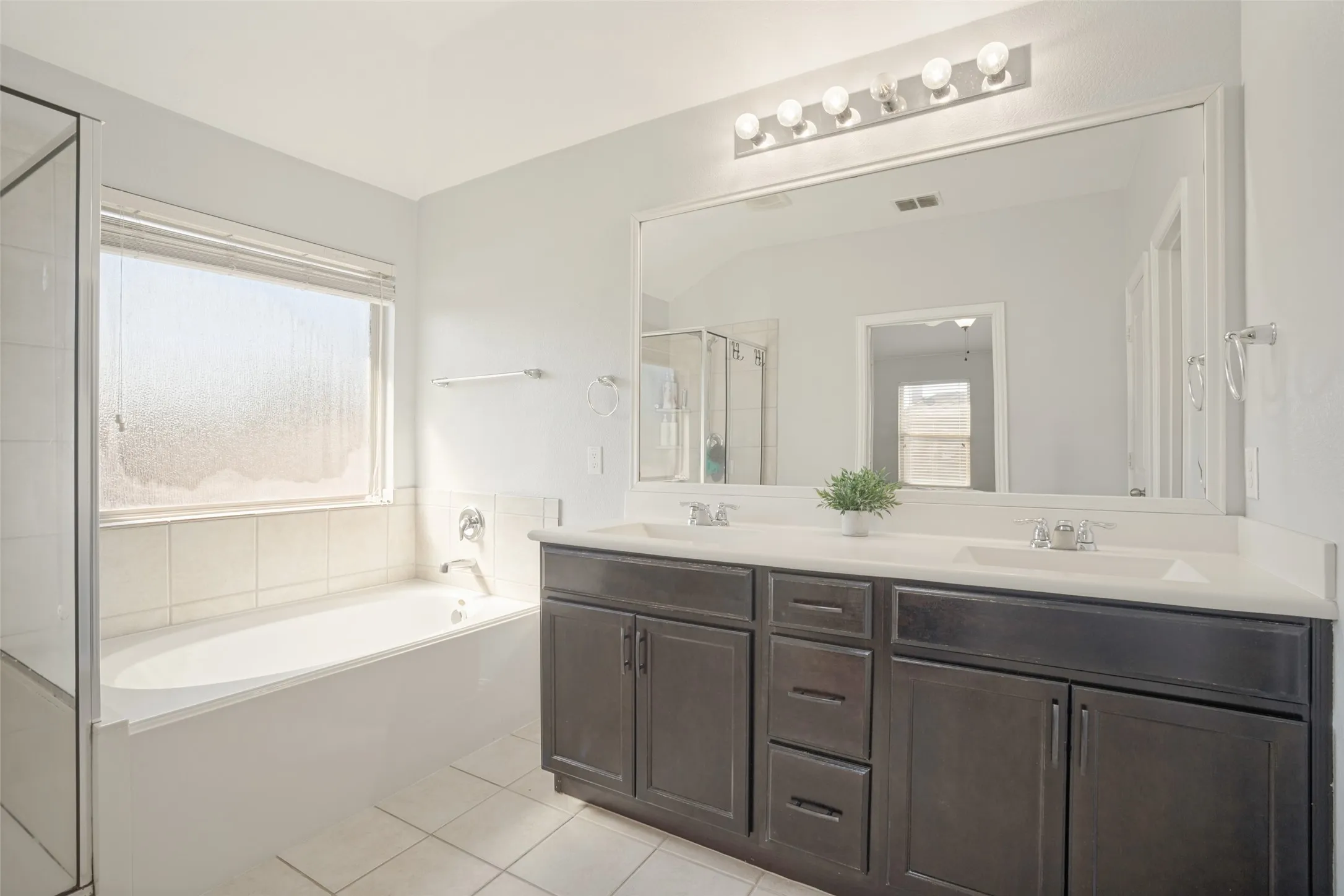 Single Family Residence For Sale in Tarrant County , 14317 Mariposa Lily Lane, Fort Worth, Texas 76052, 3 Bedroom, 2 Bathroom, 2 Garage spaces, 1,556 Sqft, built in 2012, mls#21407032, Real Estate Agent in Fort Worth, Homes For Sale in Tarrant county, Homes For Sale in Fort Worth, Realtor in Fort Worth Texas, Real Estate Brokerage Independent Realty Texas, Luminita Cordes Realtor