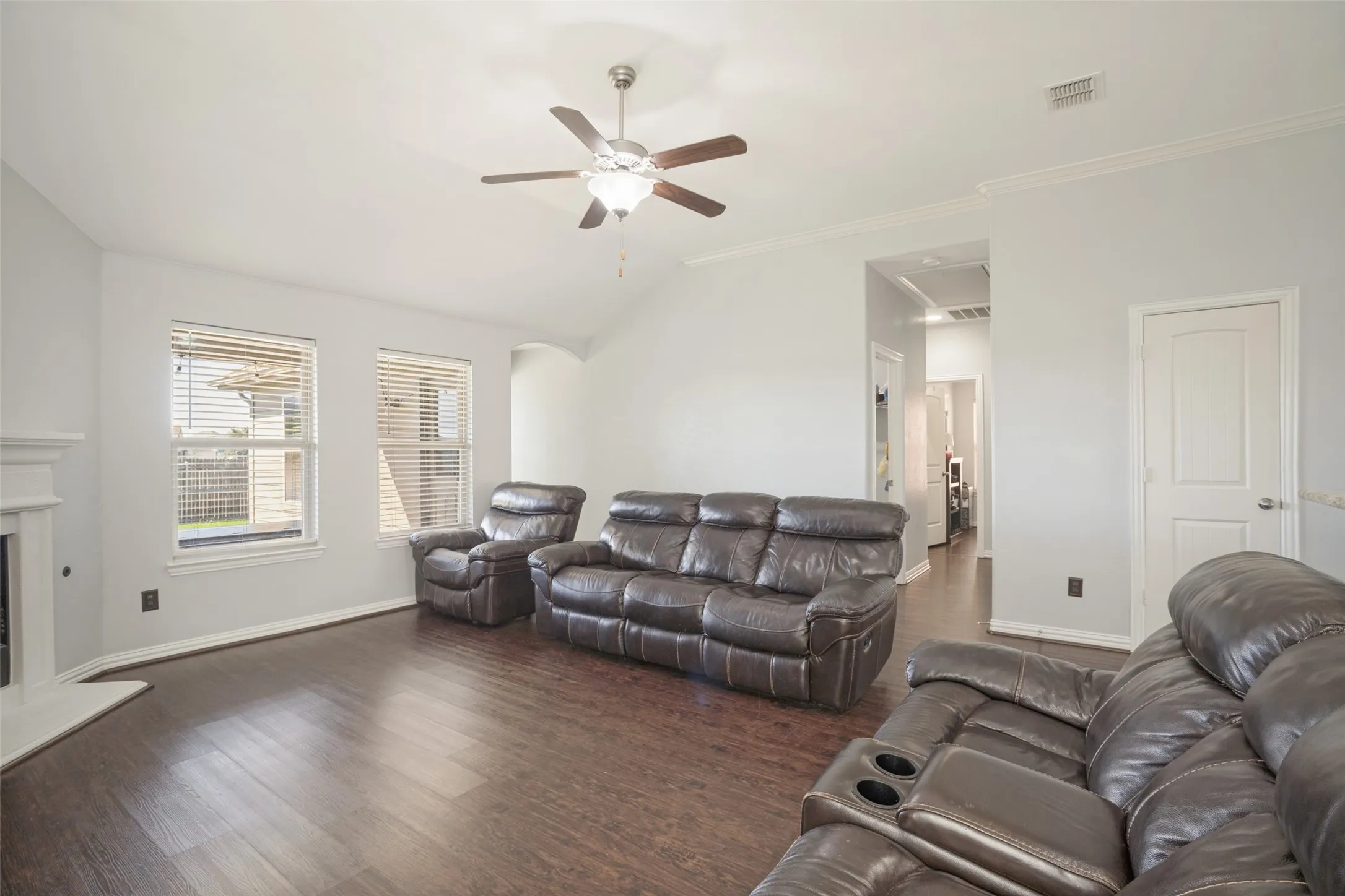 Single Family Residence For Sale in Tarrant County , 14317 Mariposa Lily Lane, Fort Worth, Texas 76052, 3 Bedroom, 2 Bathroom, 2 Garage spaces, 1,556 Sqft, built in 2012, mls#21407032, Real Estate Agent in Fort Worth, Homes For Sale in Tarrant county, Homes For Sale in Fort Worth, Realtor in Fort Worth Texas, Real Estate Brokerage Independent Realty Texas, Luminita Cordes Realtor