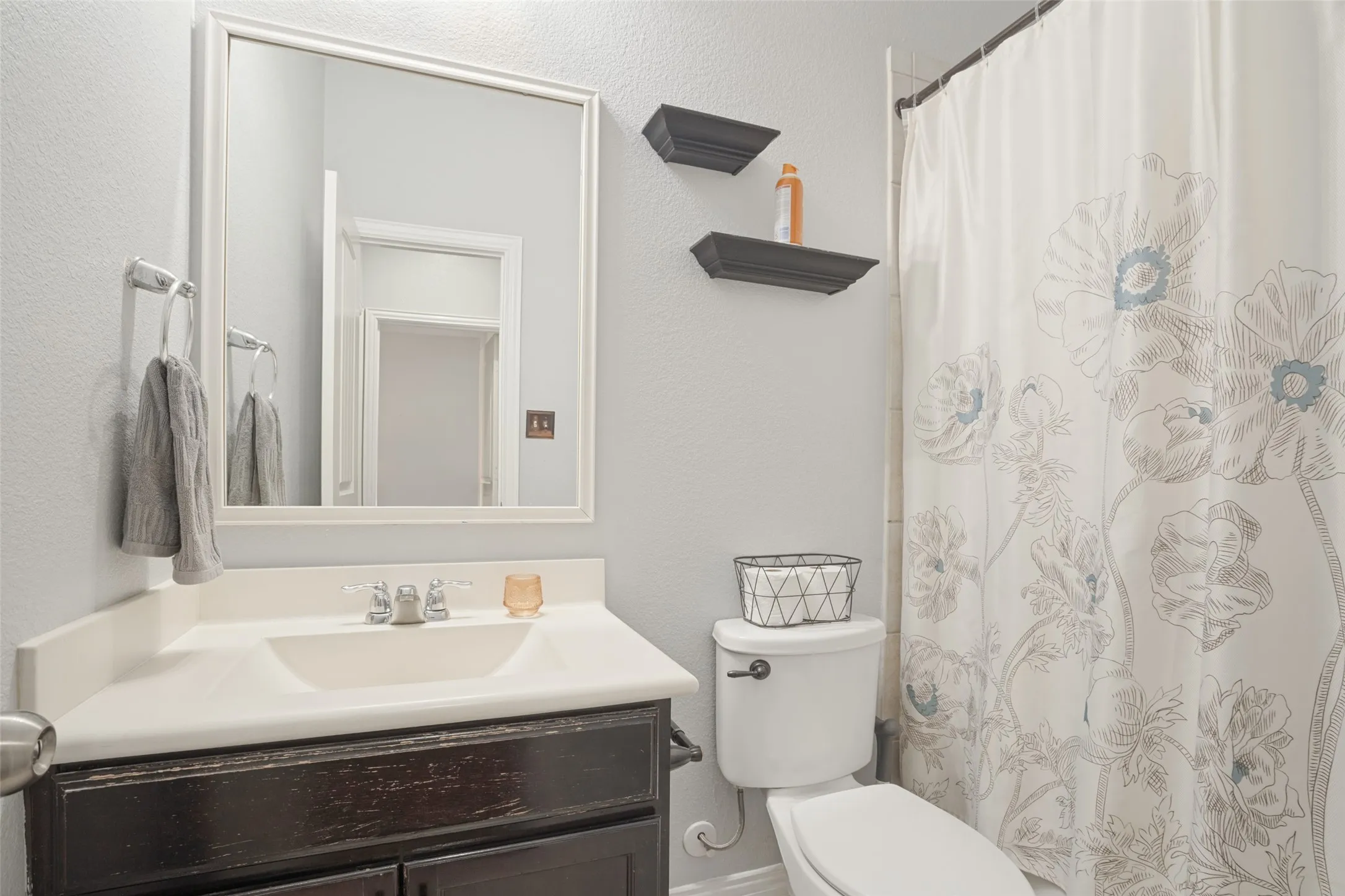 Single Family Residence For Sale in Tarrant County , 14317 Mariposa Lily Lane, Fort Worth, Texas 76052, 3 Bedroom, 2 Bathroom, 2 Garage spaces, 1,556 Sqft, built in 2012, mls#21407032, Real Estate Agent in Fort Worth, Homes For Sale in Tarrant county, Homes For Sale in Fort Worth, Realtor in Fort Worth Texas, Real Estate Brokerage Independent Realty Texas, Luminita Cordes Realtor