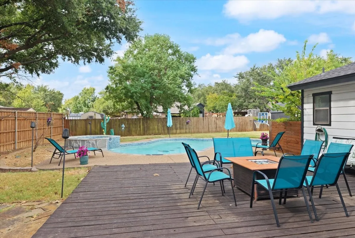 Single Family Residence For Sale in Johnson County , 104 San Medina Lane, Joshua, Texas 76058, 3 Bedroom, 3 Bathroom, 2 Garage spaces, 2,650 Sqft, built in 1979, mls#21400666, Real Estate Agent in Joshua, Homes For Sale in Johnson county, Homes For Sale in Joshua, Realtor in Joshua Texas, Real Estate Brokerage Independent Realty Texas, Luminita Cordes Realtor