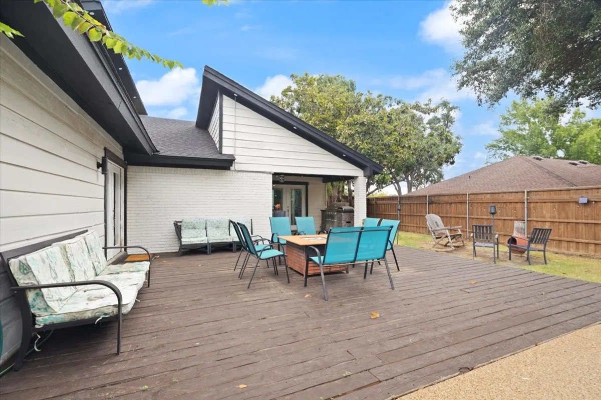 Back patio with firepit feauture
