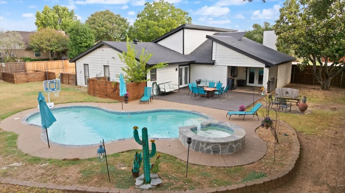 Single Family Residence For Sale in Johnson County , 104 San Medina Lane, Joshua, Texas 76058, 3 Bedroom, 3 Bathroom, 2 Garage spaces, 2,650 Sqft, built in 1979, mls#21400666, Real Estate Agent in Joshua, Homes For Sale in Johnson county, Homes For Sale in Joshua, Realtor in Joshua Texas, Real Estate Brokerage Independent Realty Texas, Luminita Cordes Realtor