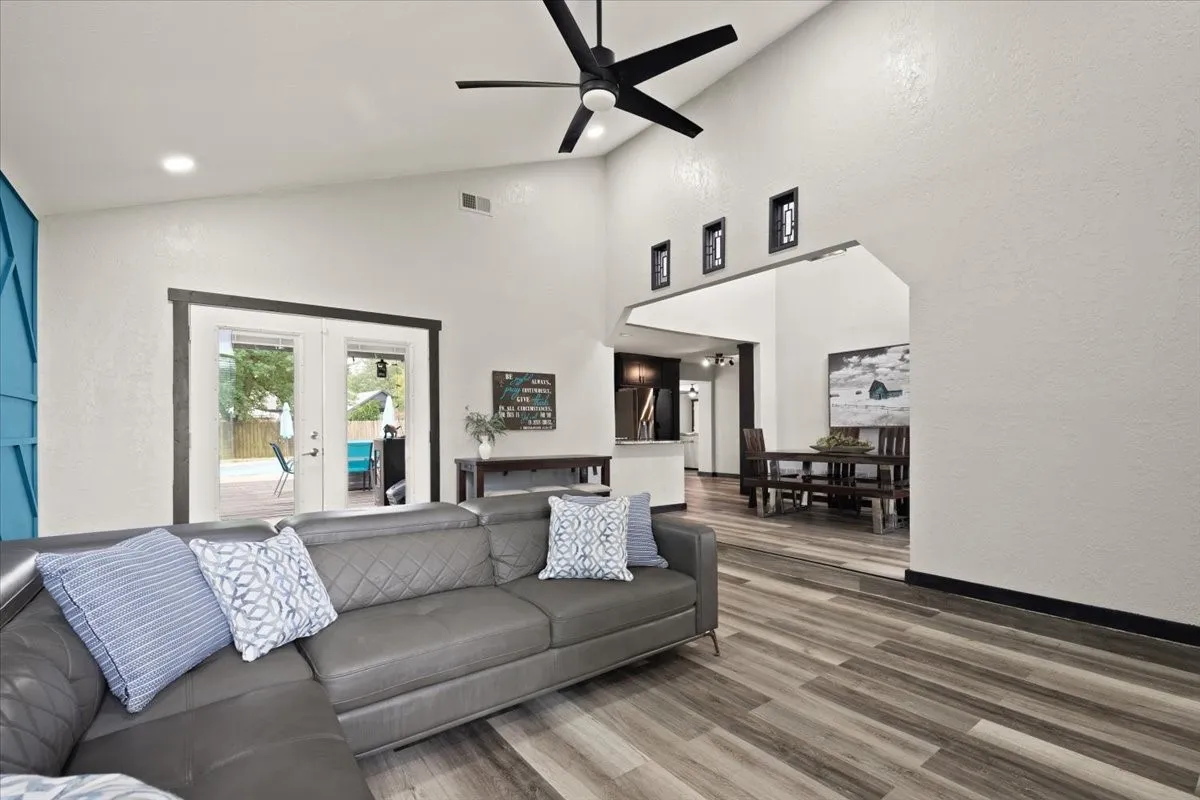 Single Family Residence For Sale in Johnson County , 104 San Medina Lane, Joshua, Texas 76058, 3 Bedroom, 3 Bathroom, 2 Garage spaces, 2,650 Sqft, built in 1979, mls#21400666, Real Estate Agent in Joshua, Homes For Sale in Johnson county, Homes For Sale in Joshua, Realtor in Joshua Texas, Real Estate Brokerage Independent Realty Texas, Luminita Cordes Realtor