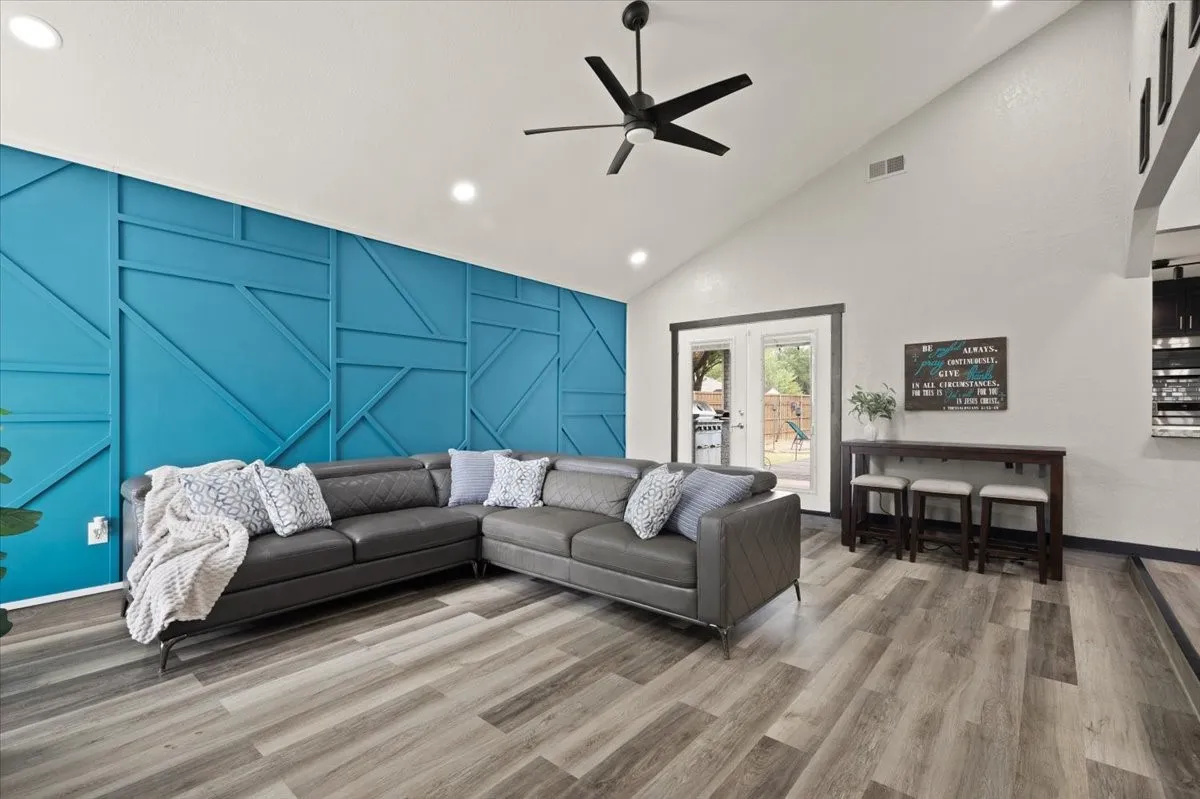 Single Family Residence For Sale in Johnson County , 104 San Medina Lane, Joshua, Texas 76058, 3 Bedroom, 3 Bathroom, 2 Garage spaces, 2,650 Sqft, built in 1979, mls#21400666, Real Estate Agent in Joshua, Homes For Sale in Johnson county, Homes For Sale in Joshua, Realtor in Joshua Texas, Real Estate Brokerage Independent Realty Texas, Luminita Cordes Realtor