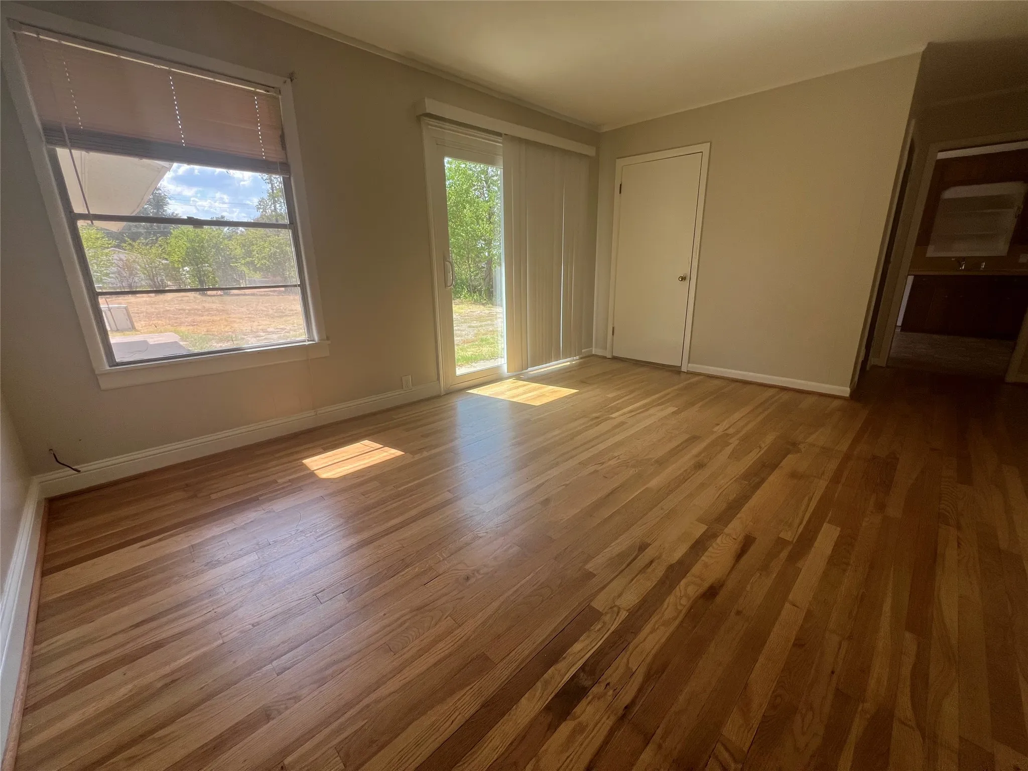 Single Family Residence For Sale in Kaufman County , 105 Davidson Drive, Terrell, Texas 75160, 3 Bedroom, 2 Bathroom, Garage spaces, 1,704 Sqft, built in 1955, mls#21406603, Real Estate Agent in Terrell, Homes For Sale in Kaufman county, Homes For Sale in Terrell, Realtor in Terrell Texas, Real Estate Brokerage Independent Realty Texas, Luminita Cordes Realtor