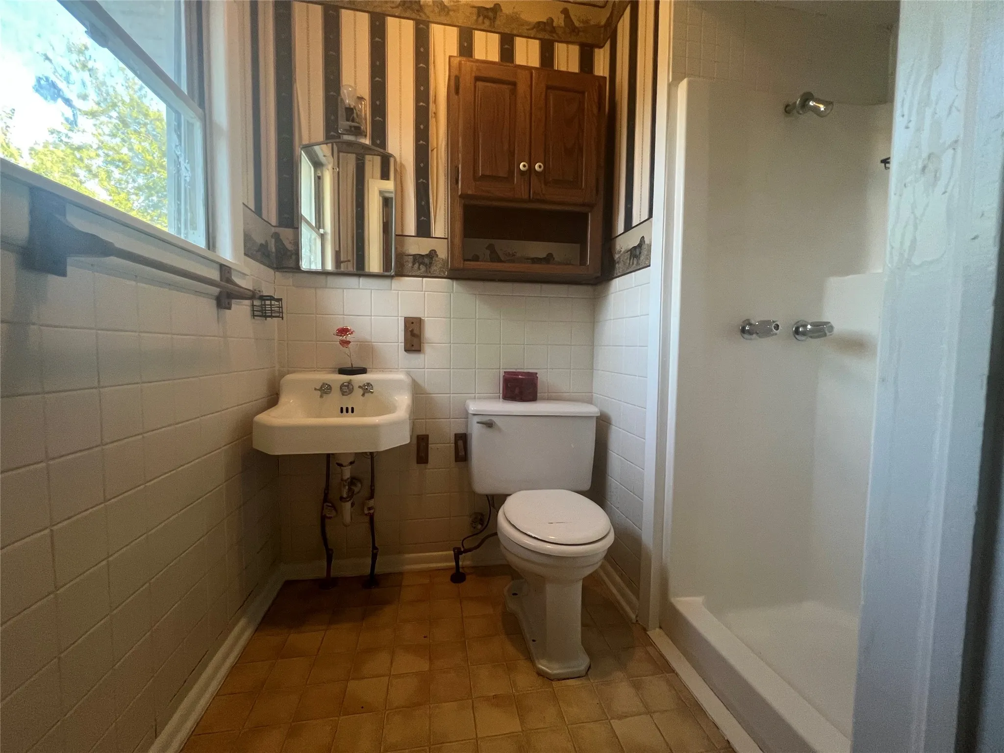 Single Family Residence For Sale in Kaufman County , 105 Davidson Drive, Terrell, Texas 75160, 3 Bedroom, 2 Bathroom, Garage spaces, 1,704 Sqft, built in 1955, mls#21406603, Real Estate Agent in Terrell, Homes For Sale in Kaufman county, Homes For Sale in Terrell, Realtor in Terrell Texas, Real Estate Brokerage Independent Realty Texas, Luminita Cordes Realtor