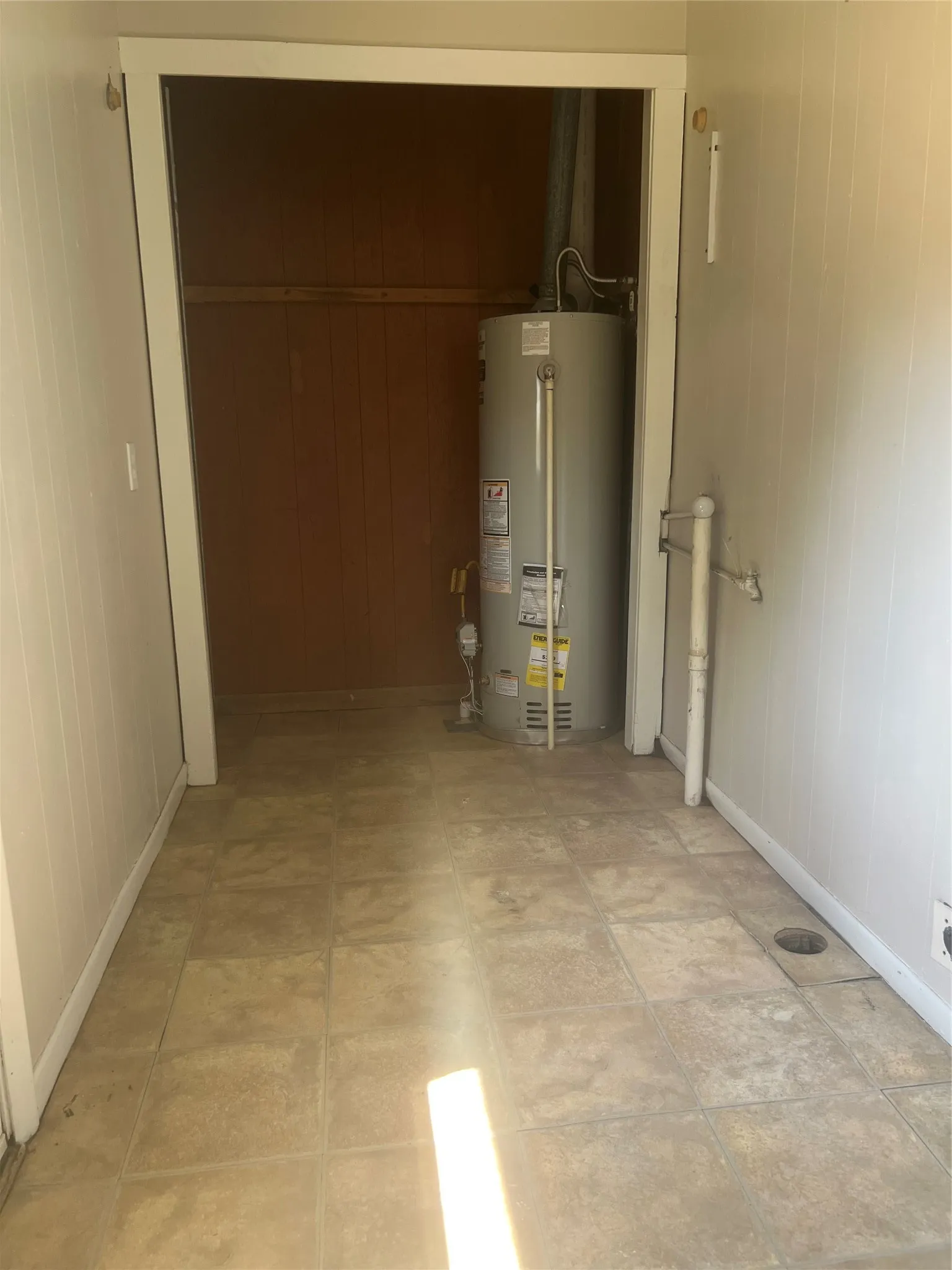 Single Family Residence For Sale in Kaufman County , 105 Davidson Drive, Terrell, Texas 75160, 3 Bedroom, 2 Bathroom, Garage spaces, 1,704 Sqft, built in 1955, mls#21406603, Real Estate Agent in Terrell, Homes For Sale in Kaufman county, Homes For Sale in Terrell, Realtor in Terrell Texas, Real Estate Brokerage Independent Realty Texas, Luminita Cordes Realtor
