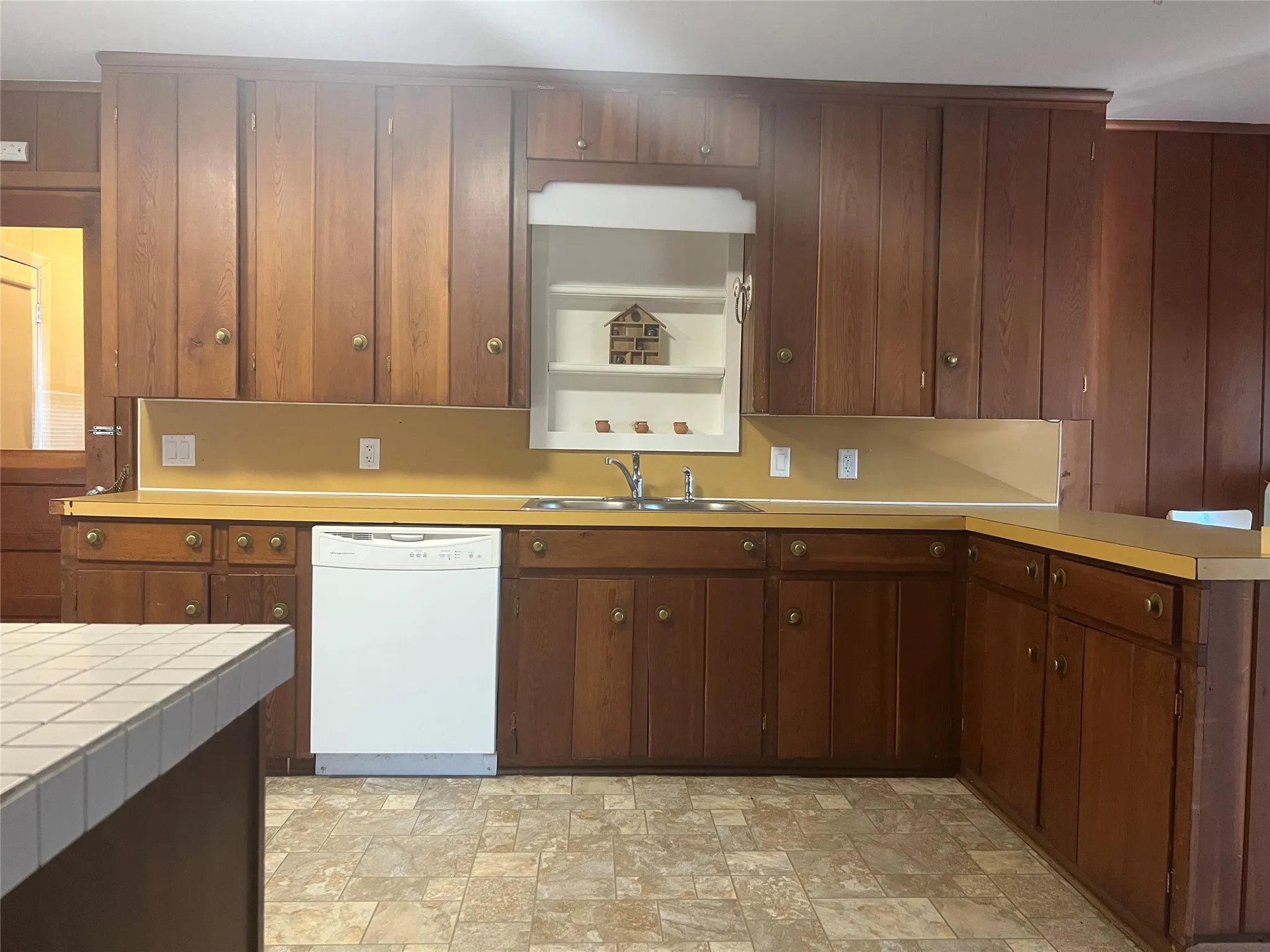 Single Family Residence For Sale in Kaufman County , 105 Davidson Drive, Terrell, Texas 75160, 3 Bedroom, 2 Bathroom, Garage spaces, 1,704 Sqft, built in 1955, mls#21406603, Real Estate Agent in Terrell, Homes For Sale in Kaufman county, Homes For Sale in Terrell, Realtor in Terrell Texas, Real Estate Brokerage Independent Realty Texas, Luminita Cordes Realtor