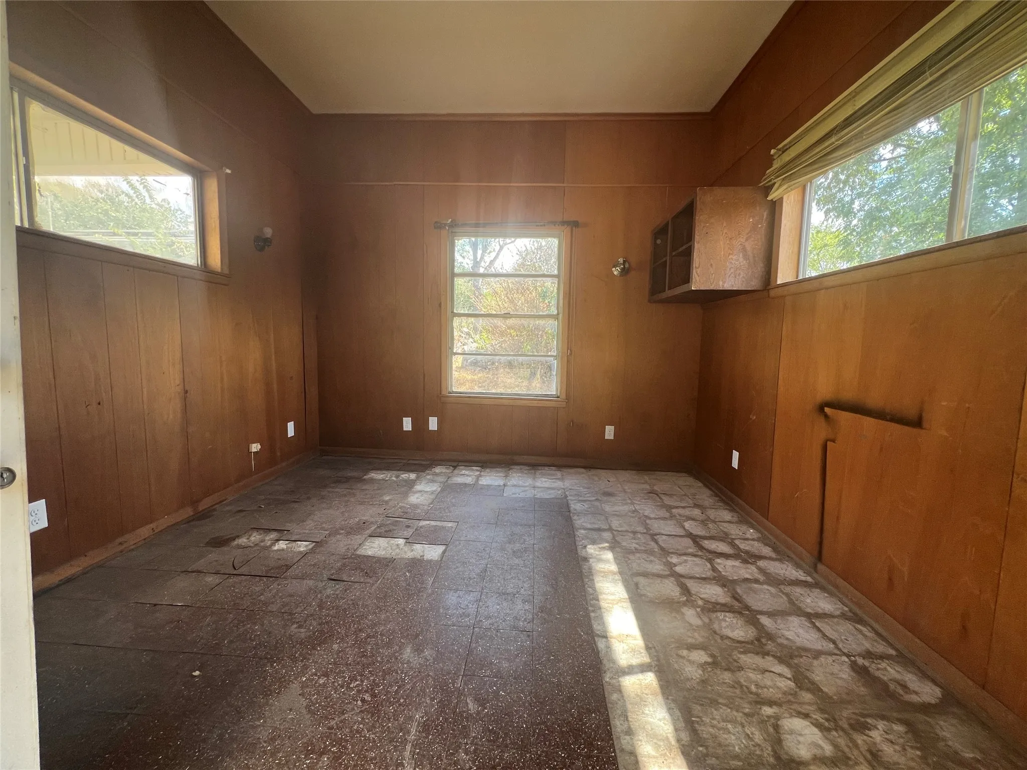 Single Family Residence For Sale in Kaufman County , 105 Davidson Drive, Terrell, Texas 75160, 3 Bedroom, 2 Bathroom, Garage spaces, 1,704 Sqft, built in 1955, mls#21406603, Real Estate Agent in Terrell, Homes For Sale in Kaufman county, Homes For Sale in Terrell, Realtor in Terrell Texas, Real Estate Brokerage Independent Realty Texas, Luminita Cordes Realtor