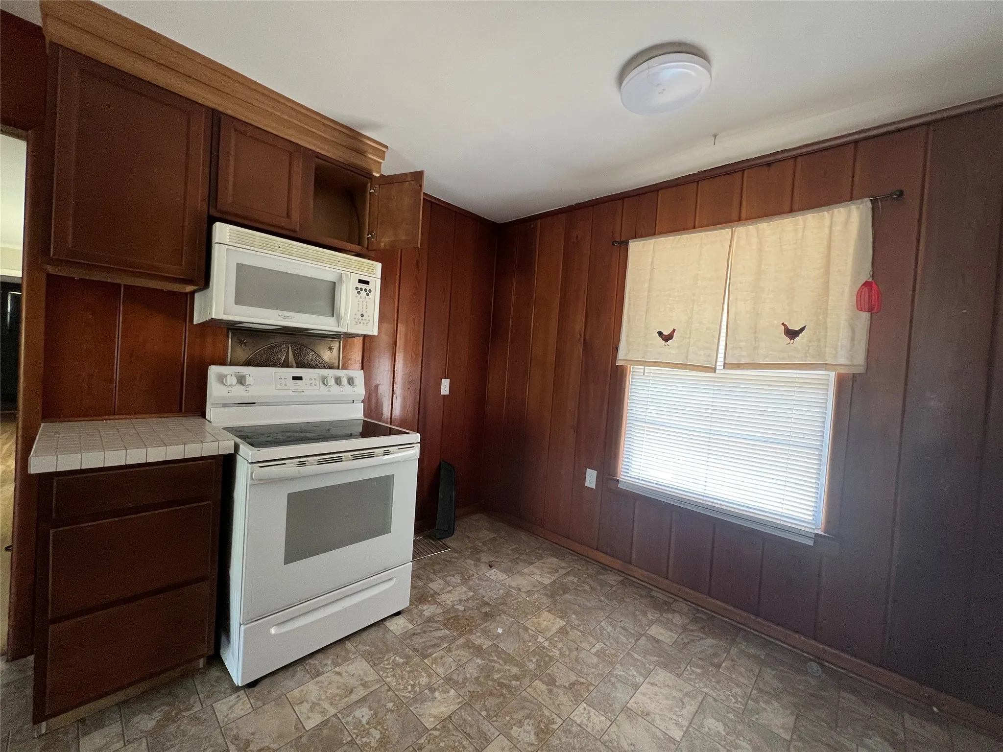 Single Family Residence For Sale in Kaufman County , 105 Davidson Drive, Terrell, Texas 75160, 3 Bedroom, 2 Bathroom, Garage spaces, 1,704 Sqft, built in 1955, mls#21406603, Real Estate Agent in Terrell, Homes For Sale in Kaufman county, Homes For Sale in Terrell, Realtor in Terrell Texas, Real Estate Brokerage Independent Realty Texas, Luminita Cordes Realtor