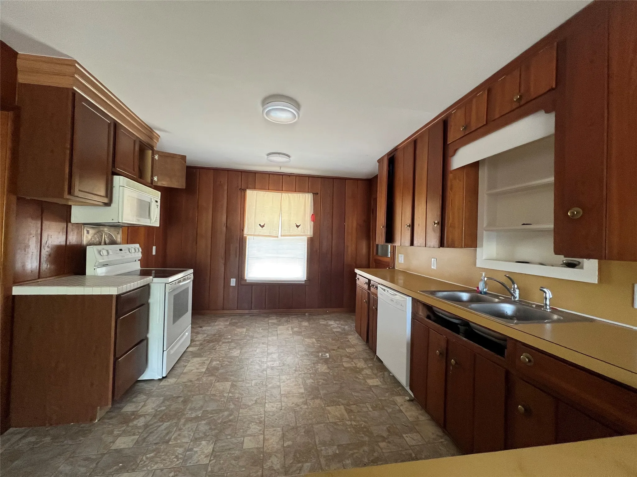 Single Family Residence For Sale in Kaufman County , 105 Davidson Drive, Terrell, Texas 75160, 3 Bedroom, 2 Bathroom, Garage spaces, 1,704 Sqft, built in 1955, mls#21406603, Real Estate Agent in Terrell, Homes For Sale in Kaufman county, Homes For Sale in Terrell, Realtor in Terrell Texas, Real Estate Brokerage Independent Realty Texas, Luminita Cordes Realtor