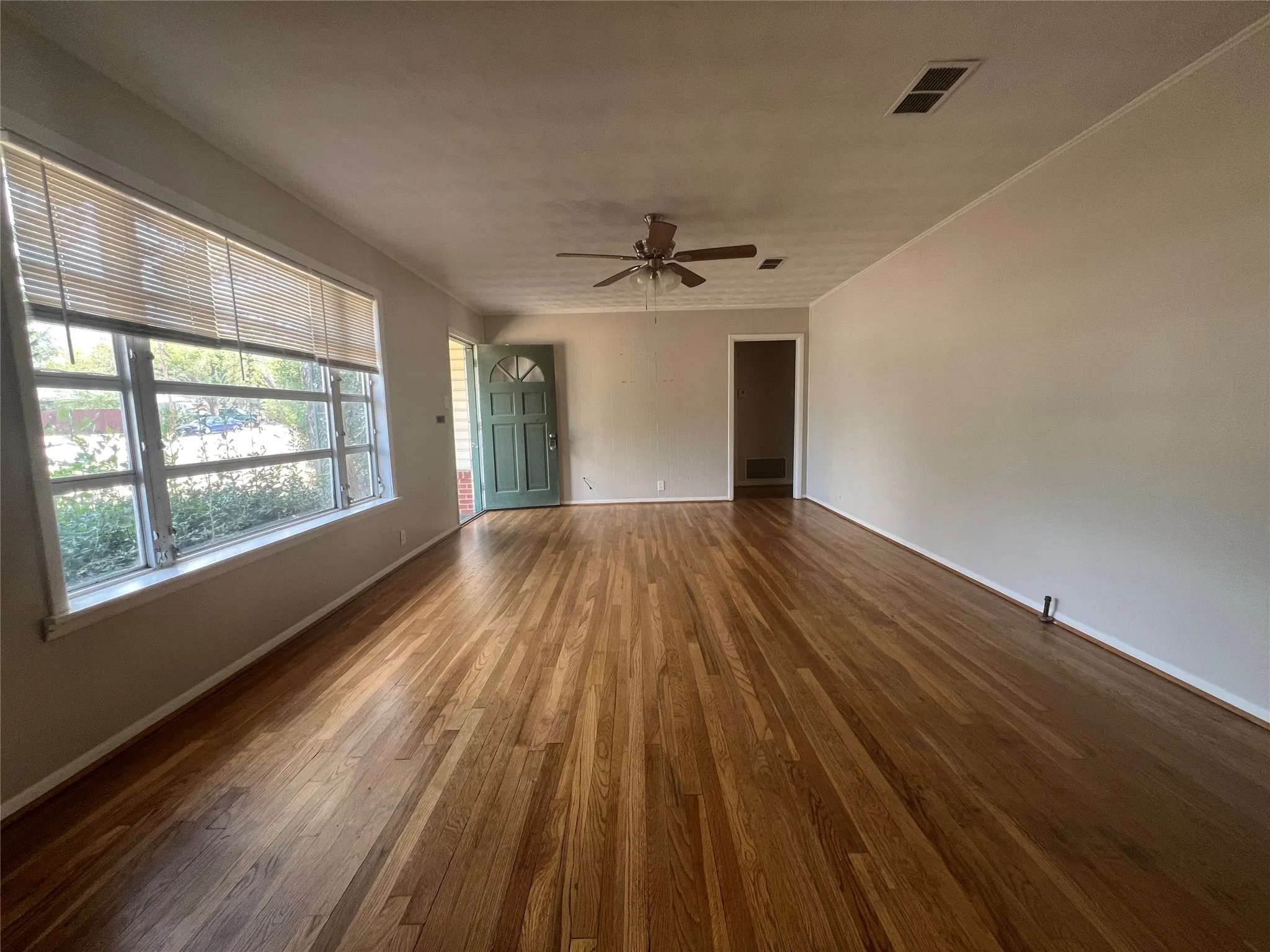 Single Family Residence For Sale in Kaufman County , 105 Davidson Drive, Terrell, Texas 75160, 3 Bedroom, 2 Bathroom, Garage spaces, 1,704 Sqft, built in 1955, mls#21406603, Real Estate Agent in Terrell, Homes For Sale in Kaufman county, Homes For Sale in Terrell, Realtor in Terrell Texas, Real Estate Brokerage Independent Realty Texas, Luminita Cordes Realtor