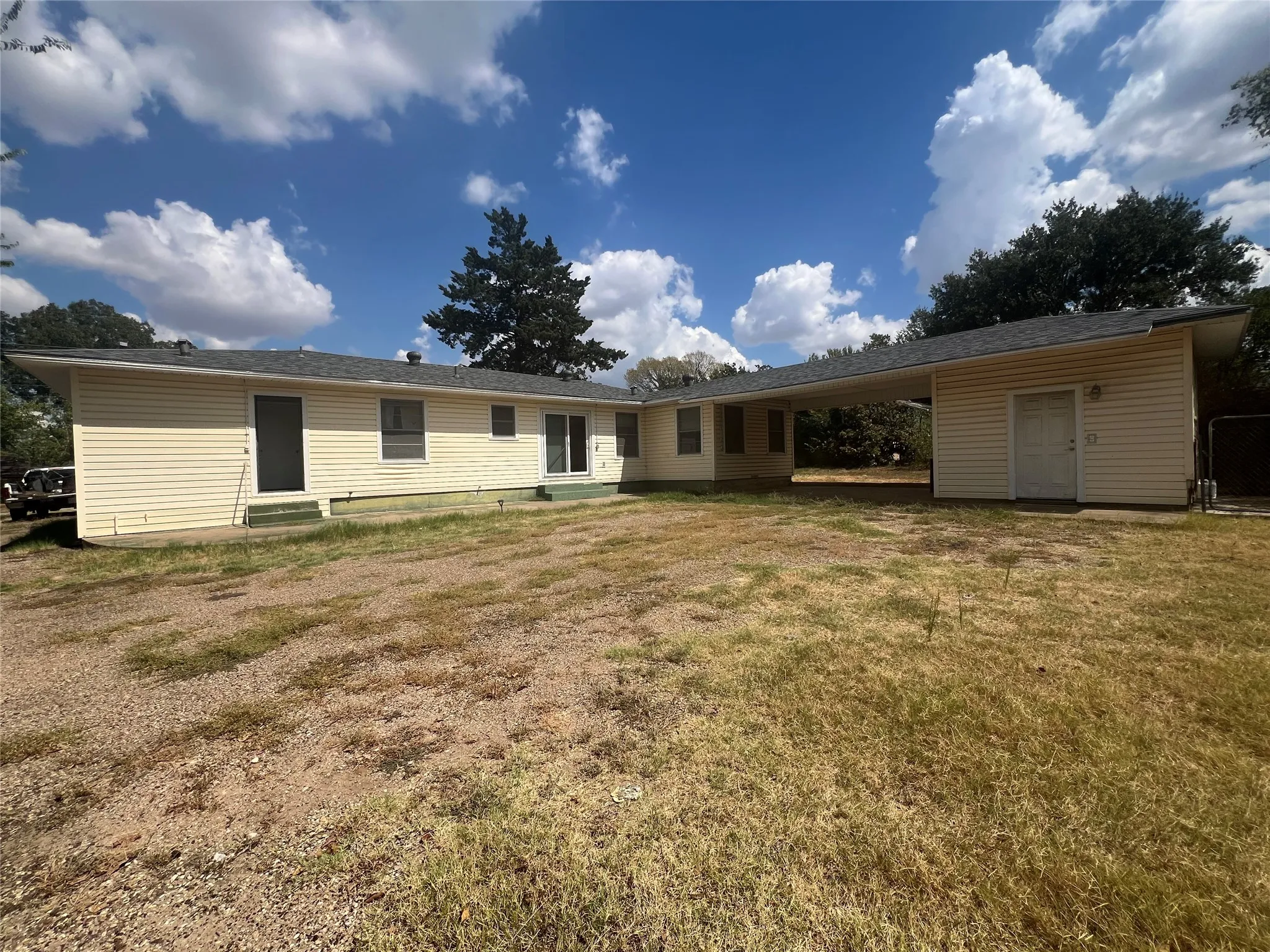 Single Family Residence For Sale in Kaufman County , 105 Davidson Drive, Terrell, Texas 75160, 3 Bedroom, 2 Bathroom, Garage spaces, 1,704 Sqft, built in 1955, mls#21406603, Real Estate Agent in Terrell, Homes For Sale in Kaufman county, Homes For Sale in Terrell, Realtor in Terrell Texas, Real Estate Brokerage Independent Realty Texas, Luminita Cordes Realtor