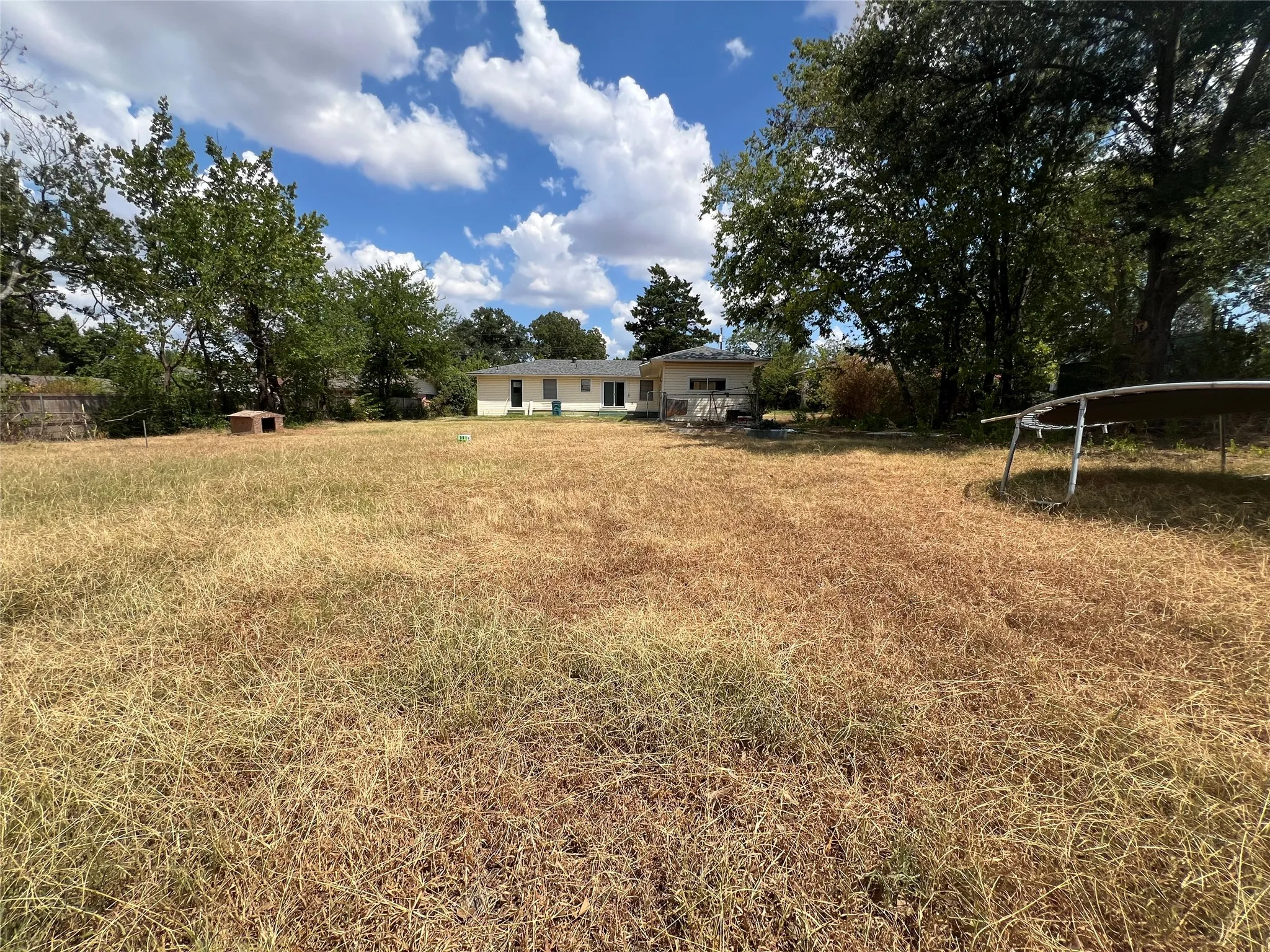Single Family Residence For Sale in Kaufman County , 105 Davidson Drive, Terrell, Texas 75160, 3 Bedroom, 2 Bathroom, Garage spaces, 1,704 Sqft, built in 1955, mls#21406603, Real Estate Agent in Terrell, Homes For Sale in Kaufman county, Homes For Sale in Terrell, Realtor in Terrell Texas, Real Estate Brokerage Independent Realty Texas, Luminita Cordes Realtor