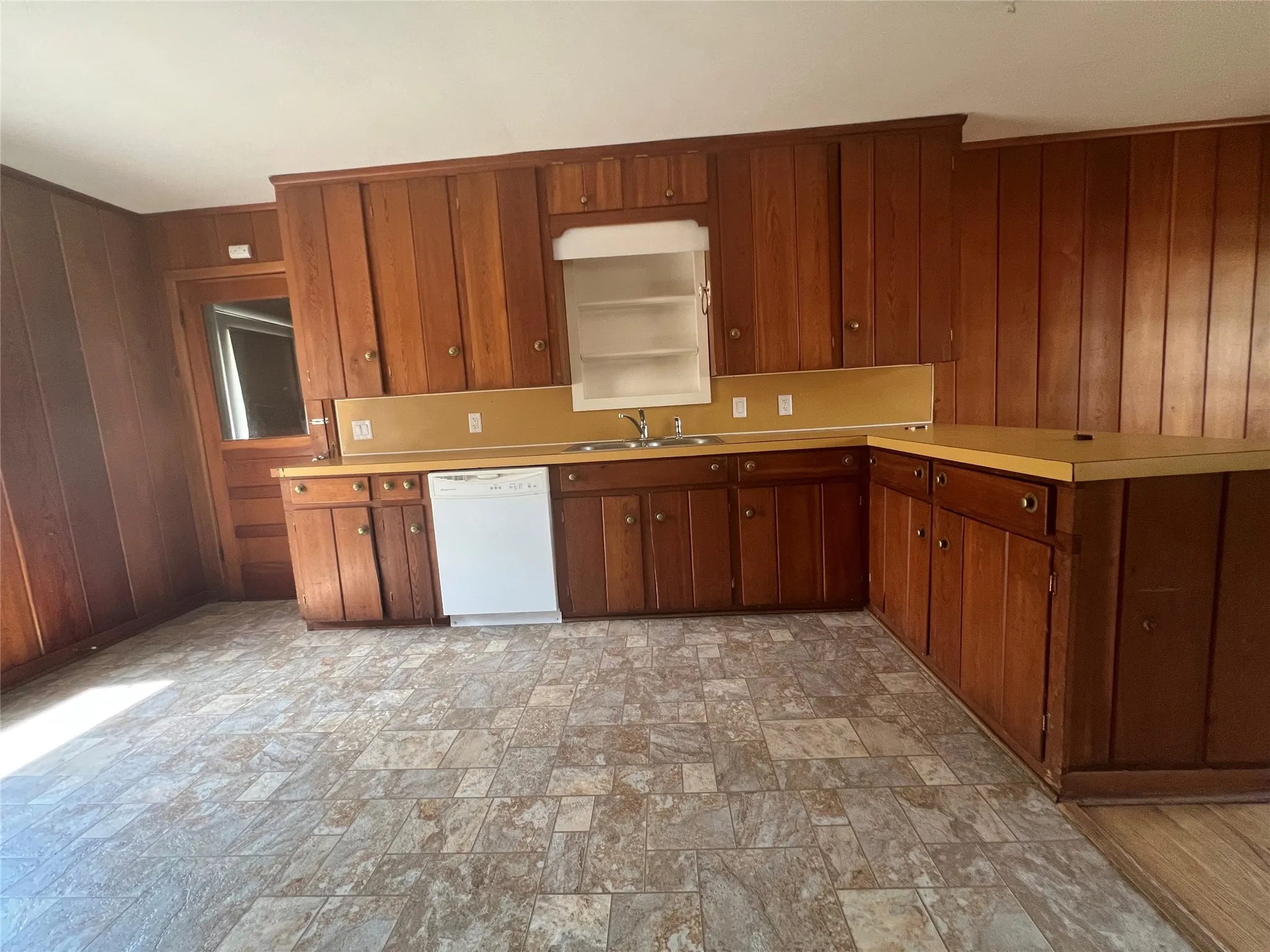 Single Family Residence For Sale in Kaufman County , 105 Davidson Drive, Terrell, Texas 75160, 3 Bedroom, 2 Bathroom, Garage spaces, 1,704 Sqft, built in 1955, mls#21406603, Real Estate Agent in Terrell, Homes For Sale in Kaufman county, Homes For Sale in Terrell, Realtor in Terrell Texas, Real Estate Brokerage Independent Realty Texas, Luminita Cordes Realtor