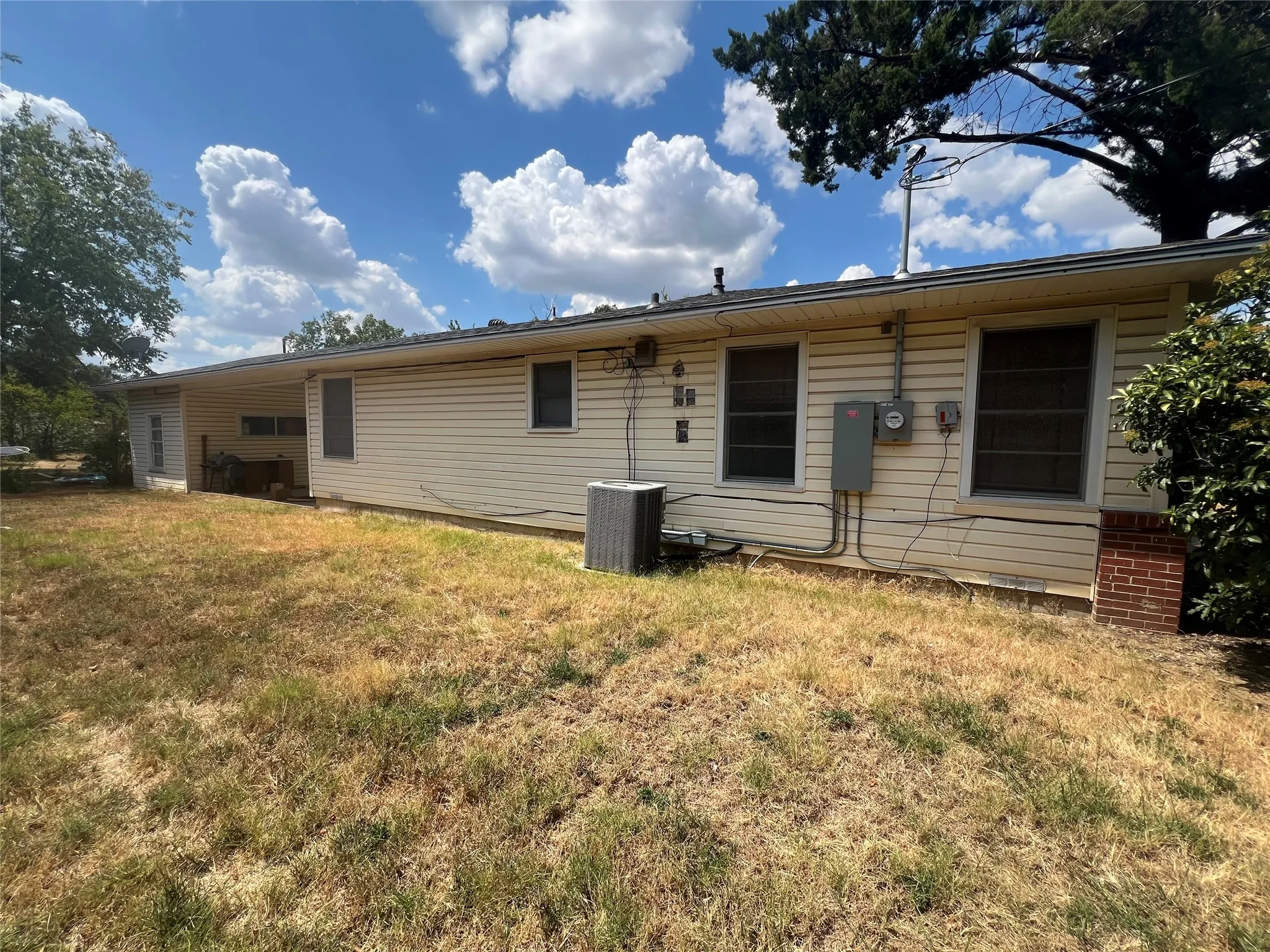 Single Family Residence For Sale in Kaufman County , 105 Davidson Drive, Terrell, Texas 75160, 3 Bedroom, 2 Bathroom, Garage spaces, 1,704 Sqft, built in 1955, mls#21406603, Real Estate Agent in Terrell, Homes For Sale in Kaufman county, Homes For Sale in Terrell, Realtor in Terrell Texas, Real Estate Brokerage Independent Realty Texas, Luminita Cordes Realtor