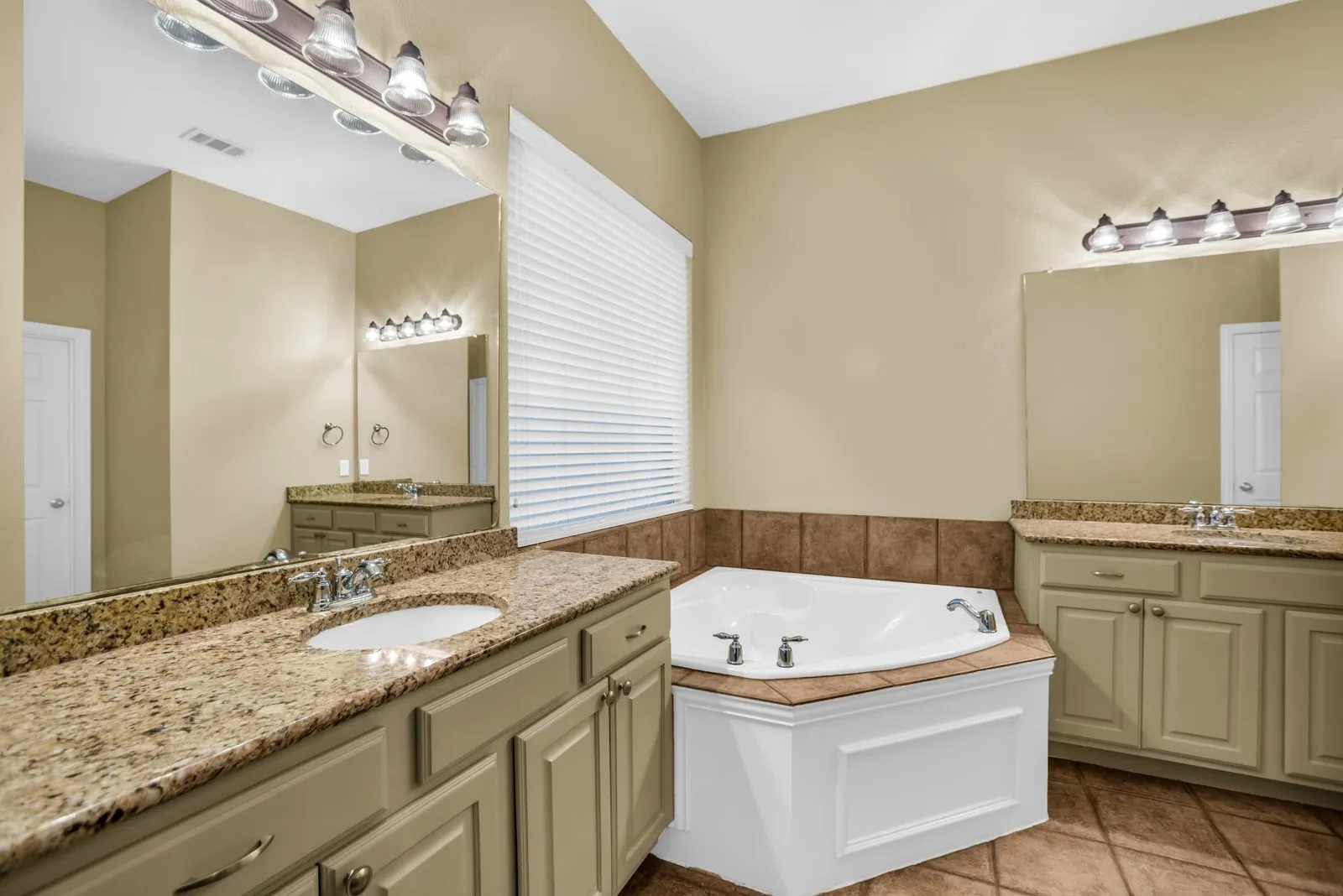 Single Family Residence For Rent in Rockwall County , 513 Mckinney Trail, Fate, Texas 75087, 4 Bedroom, 3 Bathroom, 3 Garage spaces, 3,226 Sqft, built in 2007, mls#21407221, Real Estate Agent in Fate, Homes For Rent in Rockwall county, Homes For Rent in Fate, Realtor in Fate Texas, Real Estate Brokerage Independent Realty Texas, Luminita Cordes Realtor
