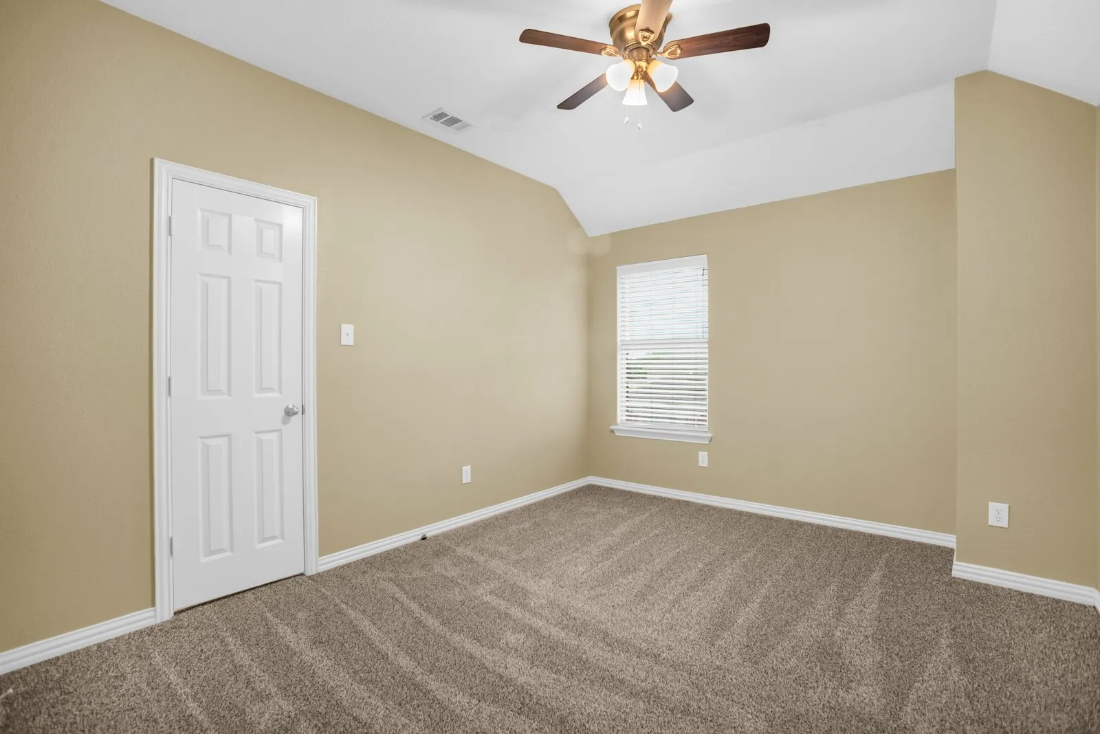 Single Family Residence For Rent in Rockwall County , 513 Mckinney Trail, Fate, Texas 75087, 4 Bedroom, 3 Bathroom, 3 Garage spaces, 3,226 Sqft, built in 2007, mls#21407221, Real Estate Agent in Fate, Homes For Rent in Rockwall county, Homes For Rent in Fate, Realtor in Fate Texas, Real Estate Brokerage Independent Realty Texas, Luminita Cordes Realtor