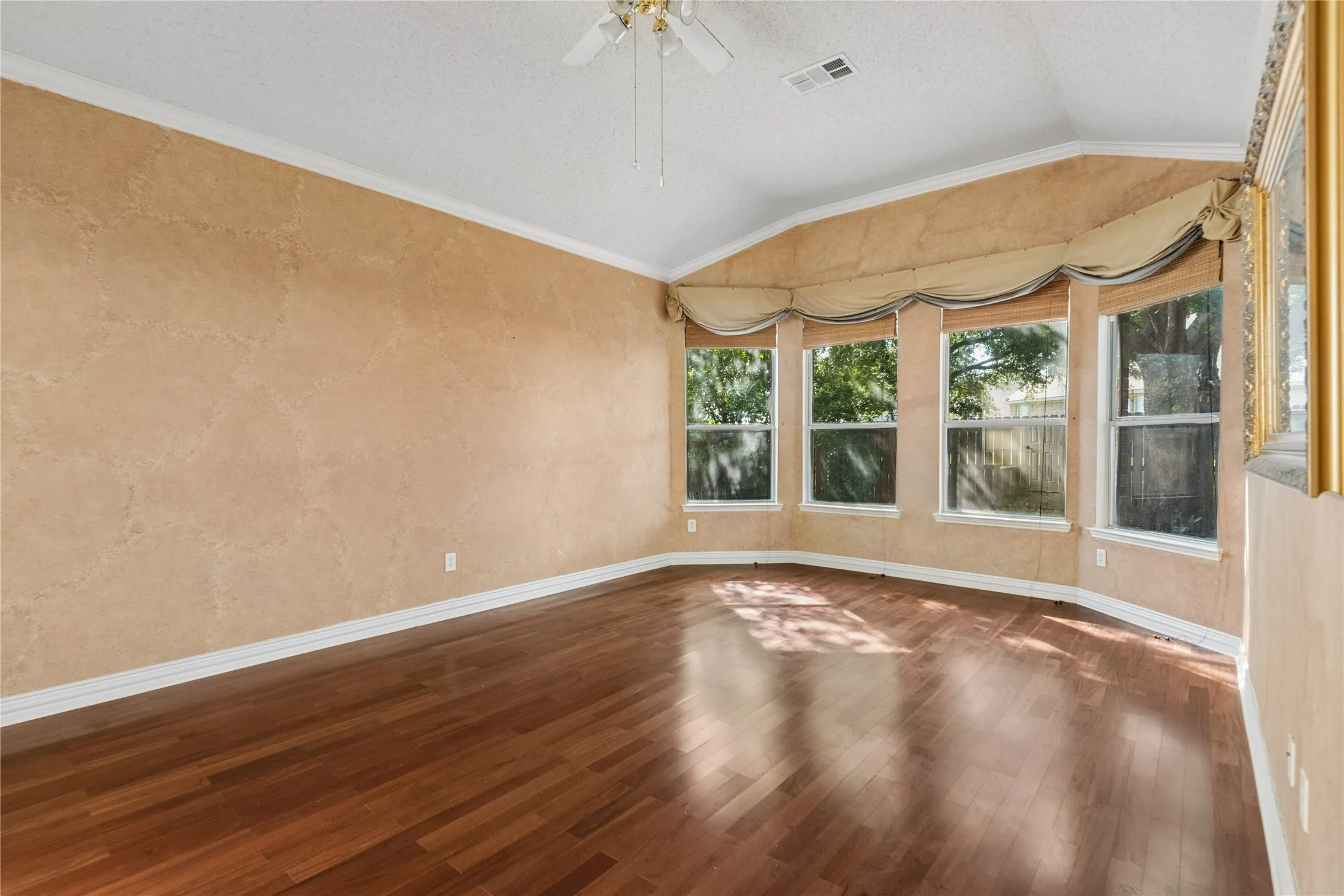 Single Family Residence For Sale in Tarrant County , 5536 Cranberry Drive, Fort Worth, Texas 76137, 4 Bedroom, 4 Bathroom, 3 Garage spaces, 4,002 Sqft, built in 2001, mls#21407223, Real Estate Agent in Fort Worth, Homes For Sale in Tarrant county, Homes For Sale in Fort Worth, Realtor in Fort Worth Texas, Real Estate Brokerage Independent Realty Texas, Luminita Cordes Realtor
