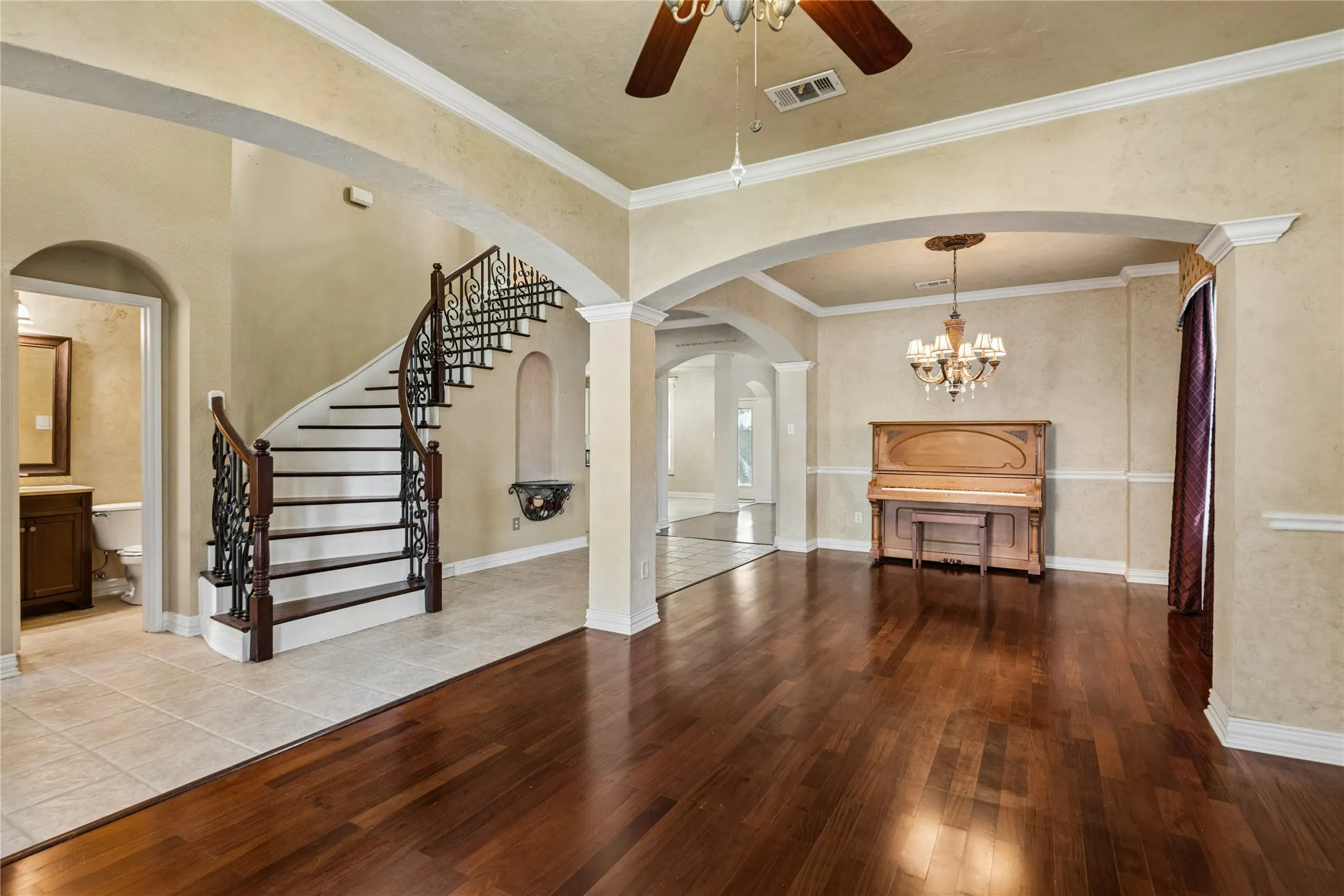 Single Family Residence For Sale in Tarrant County , 5536 Cranberry Drive, Fort Worth, Texas 76137, 4 Bedroom, 4 Bathroom, 3 Garage spaces, 4,002 Sqft, built in 2001, mls#21407223, Real Estate Agent in Fort Worth, Homes For Sale in Tarrant county, Homes For Sale in Fort Worth, Realtor in Fort Worth Texas, Real Estate Brokerage Independent Realty Texas, Luminita Cordes Realtor