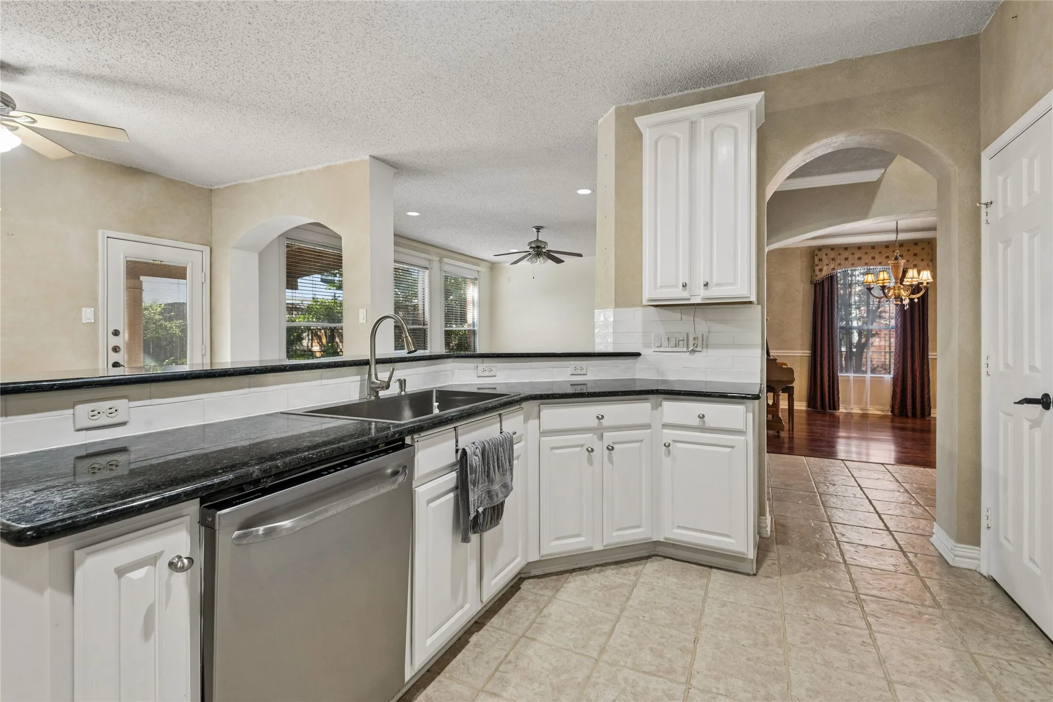 Single Family Residence For Sale in Tarrant County , 5536 Cranberry Drive, Fort Worth, Texas 76137, 4 Bedroom, 4 Bathroom, 3 Garage spaces, 4,002 Sqft, built in 2001, mls#21407223, Real Estate Agent in Fort Worth, Homes For Sale in Tarrant county, Homes For Sale in Fort Worth, Realtor in Fort Worth Texas, Real Estate Brokerage Independent Realty Texas, Luminita Cordes Realtor