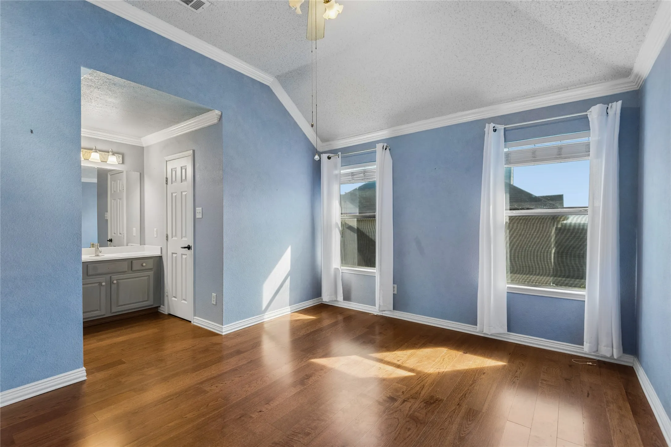 Single Family Residence For Sale in Tarrant County , 5536 Cranberry Drive, Fort Worth, Texas 76137, 4 Bedroom, 4 Bathroom, 3 Garage spaces, 4,002 Sqft, built in 2001, mls#21407223, Real Estate Agent in Fort Worth, Homes For Sale in Tarrant county, Homes For Sale in Fort Worth, Realtor in Fort Worth Texas, Real Estate Brokerage Independent Realty Texas, Luminita Cordes Realtor