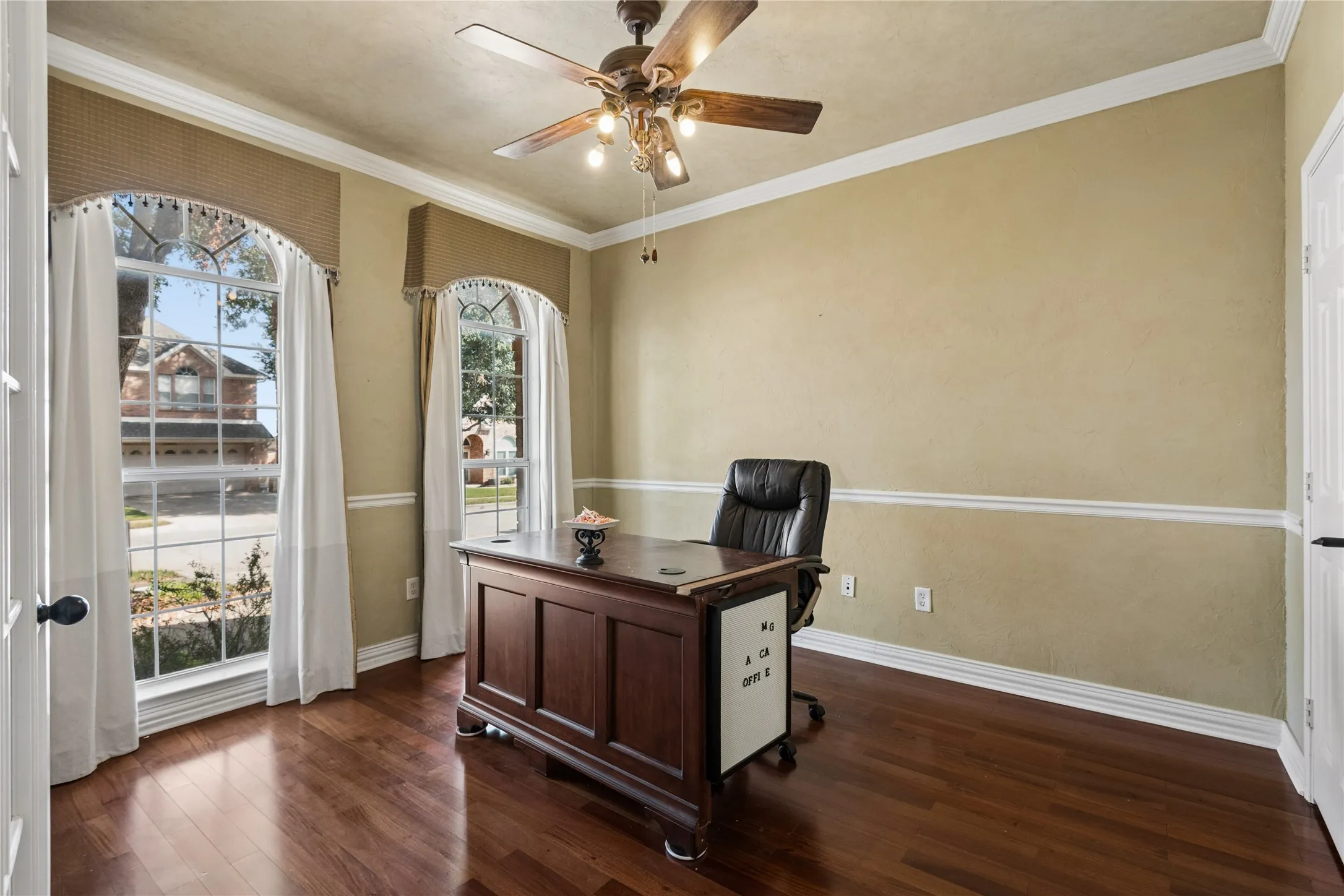 Single Family Residence For Sale in Tarrant County , 5536 Cranberry Drive, Fort Worth, Texas 76137, 4 Bedroom, 4 Bathroom, 3 Garage spaces, 4,002 Sqft, built in 2001, mls#21407223, Real Estate Agent in Fort Worth, Homes For Sale in Tarrant county, Homes For Sale in Fort Worth, Realtor in Fort Worth Texas, Real Estate Brokerage Independent Realty Texas, Luminita Cordes Realtor