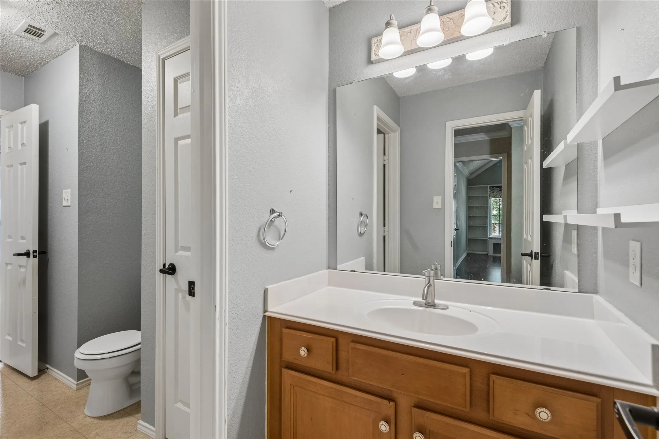 Single Family Residence For Sale in Tarrant County , 5536 Cranberry Drive, Fort Worth, Texas 76137, 4 Bedroom, 4 Bathroom, 3 Garage spaces, 4,002 Sqft, built in 2001, mls#21407223, Real Estate Agent in Fort Worth, Homes For Sale in Tarrant county, Homes For Sale in Fort Worth, Realtor in Fort Worth Texas, Real Estate Brokerage Independent Realty Texas, Luminita Cordes Realtor