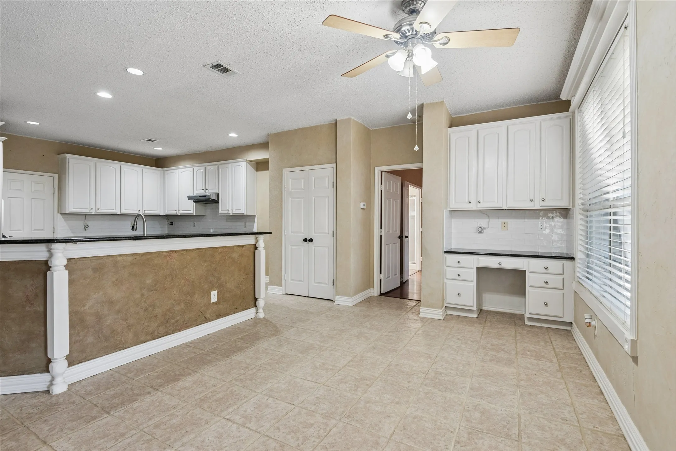 Single Family Residence For Sale in Tarrant County , 5536 Cranberry Drive, Fort Worth, Texas 76137, 4 Bedroom, 4 Bathroom, 3 Garage spaces, 4,002 Sqft, built in 2001, mls#21407223, Real Estate Agent in Fort Worth, Homes For Sale in Tarrant county, Homes For Sale in Fort Worth, Realtor in Fort Worth Texas, Real Estate Brokerage Independent Realty Texas, Luminita Cordes Realtor