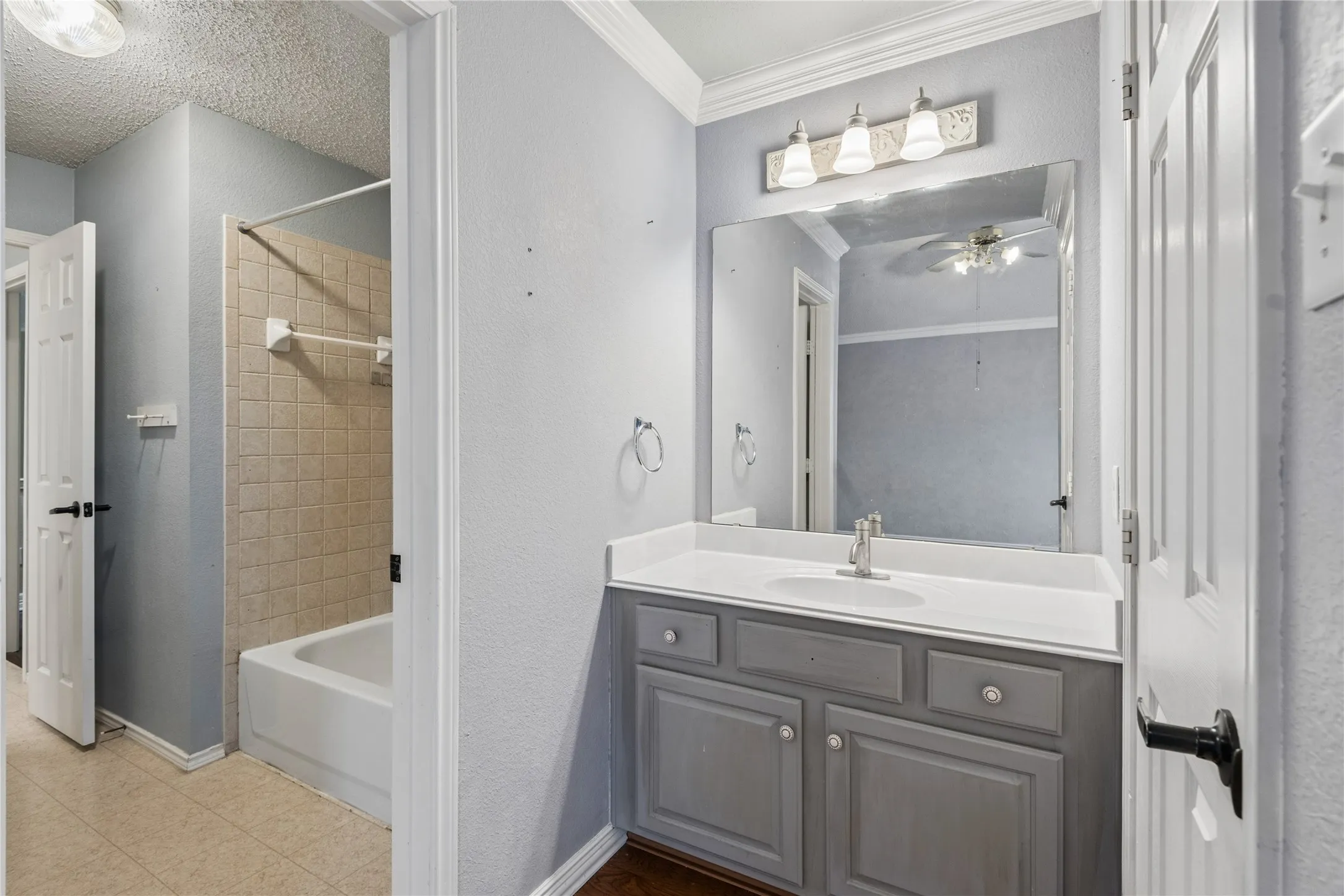 Single Family Residence For Sale in Tarrant County , 5536 Cranberry Drive, Fort Worth, Texas 76137, 4 Bedroom, 4 Bathroom, 3 Garage spaces, 4,002 Sqft, built in 2001, mls#21407223, Real Estate Agent in Fort Worth, Homes For Sale in Tarrant county, Homes For Sale in Fort Worth, Realtor in Fort Worth Texas, Real Estate Brokerage Independent Realty Texas, Luminita Cordes Realtor