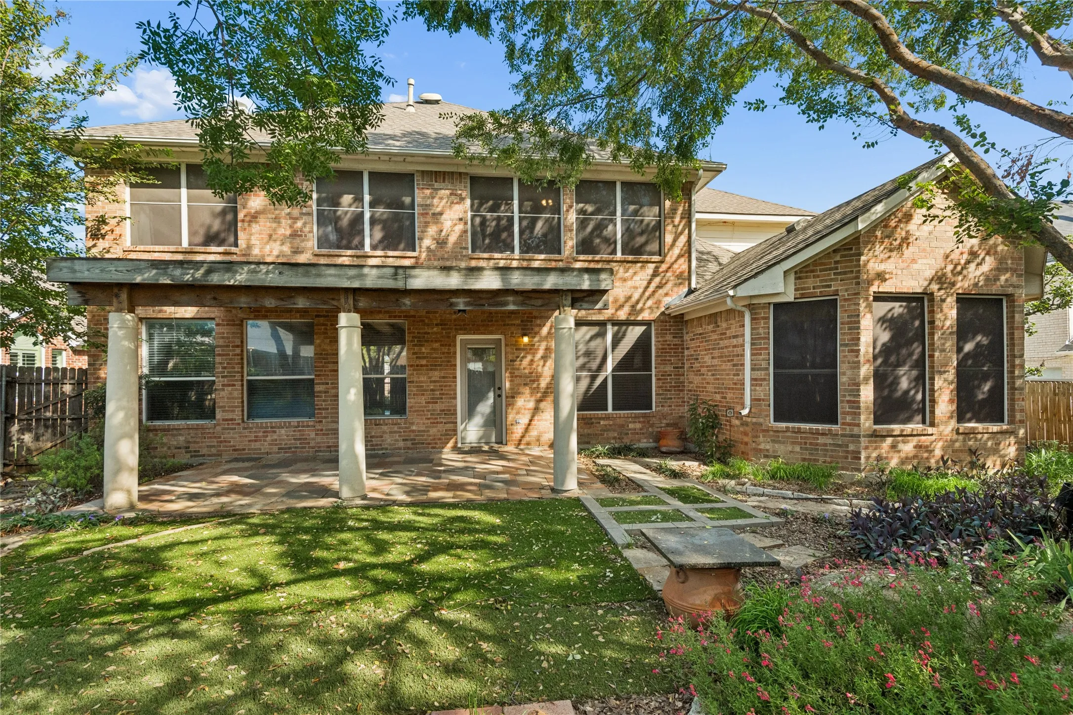Single Family Residence For Sale in Tarrant County , 5536 Cranberry Drive, Fort Worth, Texas 76137, 4 Bedroom, 4 Bathroom, 3 Garage spaces, 4,002 Sqft, built in 2001, mls#21407223, Real Estate Agent in Fort Worth, Homes For Sale in Tarrant county, Homes For Sale in Fort Worth, Realtor in Fort Worth Texas, Real Estate Brokerage Independent Realty Texas, Luminita Cordes Realtor