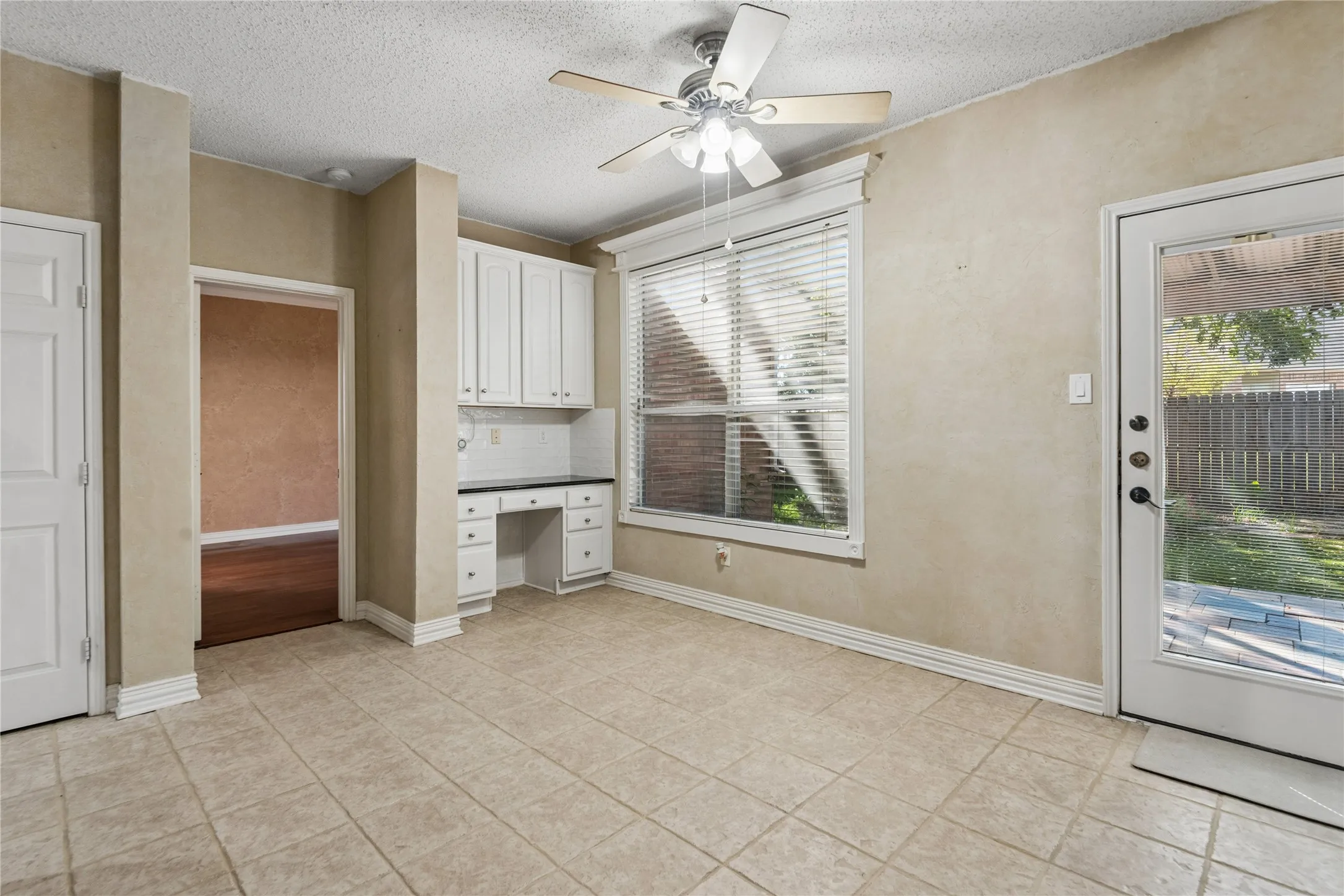 Single Family Residence For Sale in Tarrant County , 5536 Cranberry Drive, Fort Worth, Texas 76137, 4 Bedroom, 4 Bathroom, 3 Garage spaces, 4,002 Sqft, built in 2001, mls#21407223, Real Estate Agent in Fort Worth, Homes For Sale in Tarrant county, Homes For Sale in Fort Worth, Realtor in Fort Worth Texas, Real Estate Brokerage Independent Realty Texas, Luminita Cordes Realtor