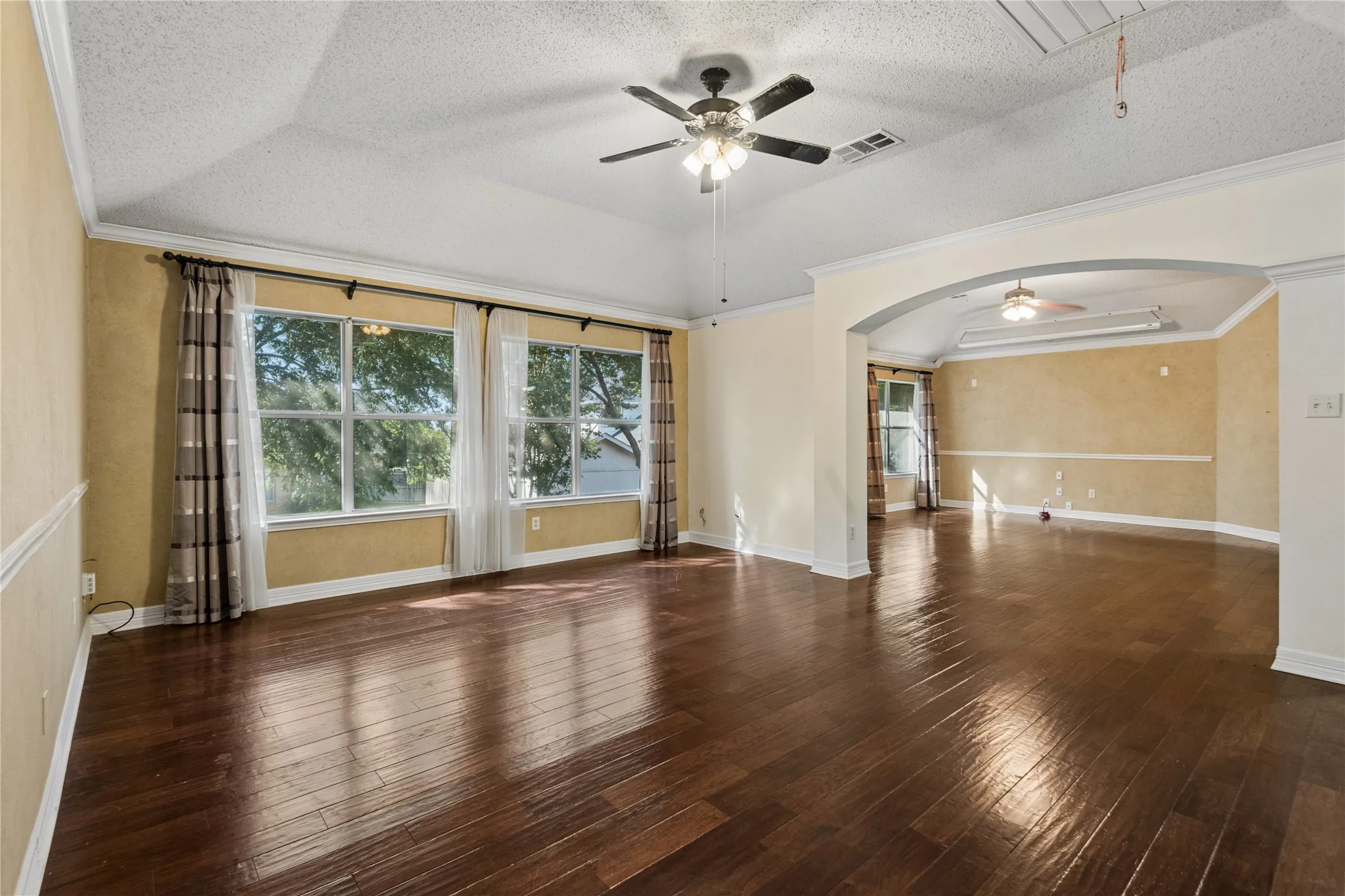 Single Family Residence For Sale in Tarrant County , 5536 Cranberry Drive, Fort Worth, Texas 76137, 4 Bedroom, 4 Bathroom, 3 Garage spaces, 4,002 Sqft, built in 2001, mls#21407223, Real Estate Agent in Fort Worth, Homes For Sale in Tarrant county, Homes For Sale in Fort Worth, Realtor in Fort Worth Texas, Real Estate Brokerage Independent Realty Texas, Luminita Cordes Realtor