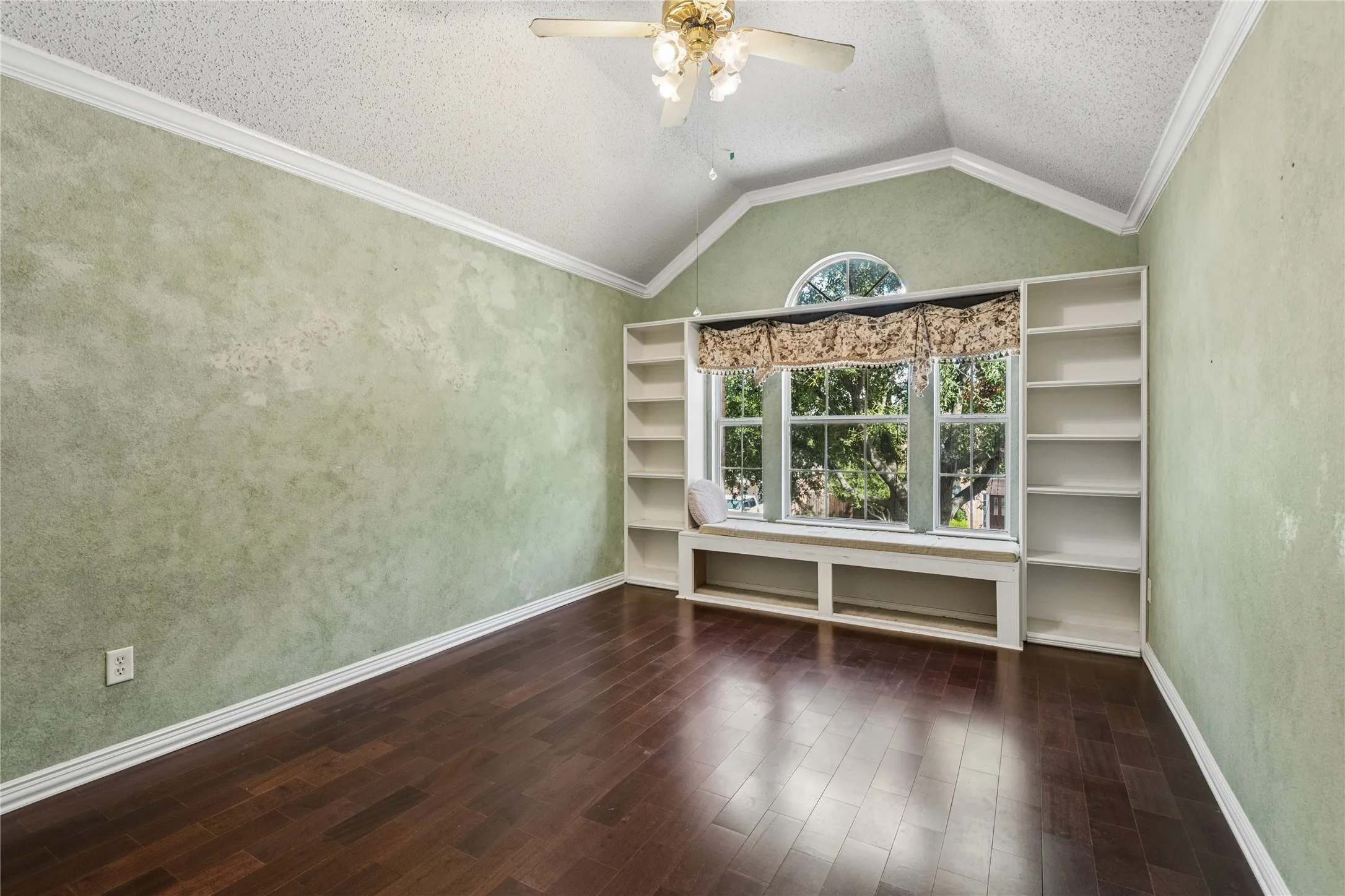 Single Family Residence For Sale in Tarrant County , 5536 Cranberry Drive, Fort Worth, Texas 76137, 4 Bedroom, 4 Bathroom, 3 Garage spaces, 4,002 Sqft, built in 2001, mls#21407223, Real Estate Agent in Fort Worth, Homes For Sale in Tarrant county, Homes For Sale in Fort Worth, Realtor in Fort Worth Texas, Real Estate Brokerage Independent Realty Texas, Luminita Cordes Realtor