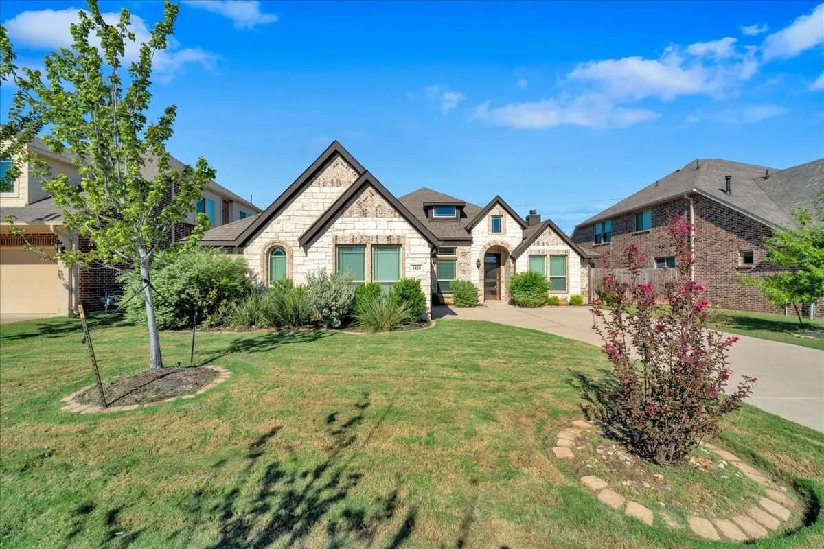 Single Family Residence For Sale in Johnson County , 1410 Quincy Drive, Mansfield, Texas 76063, 4 Bedroom, 3 Bathroom, 2 Garage spaces, 2,260 Sqft, built in 2021, mls#21405943, Real Estate Agent in Mansfield, Homes For Sale in Johnson county, Homes For Sale in Mansfield, Realtor in Mansfield Texas, Real Estate Brokerage Independent Realty Texas, Luminita Cordes Realtor