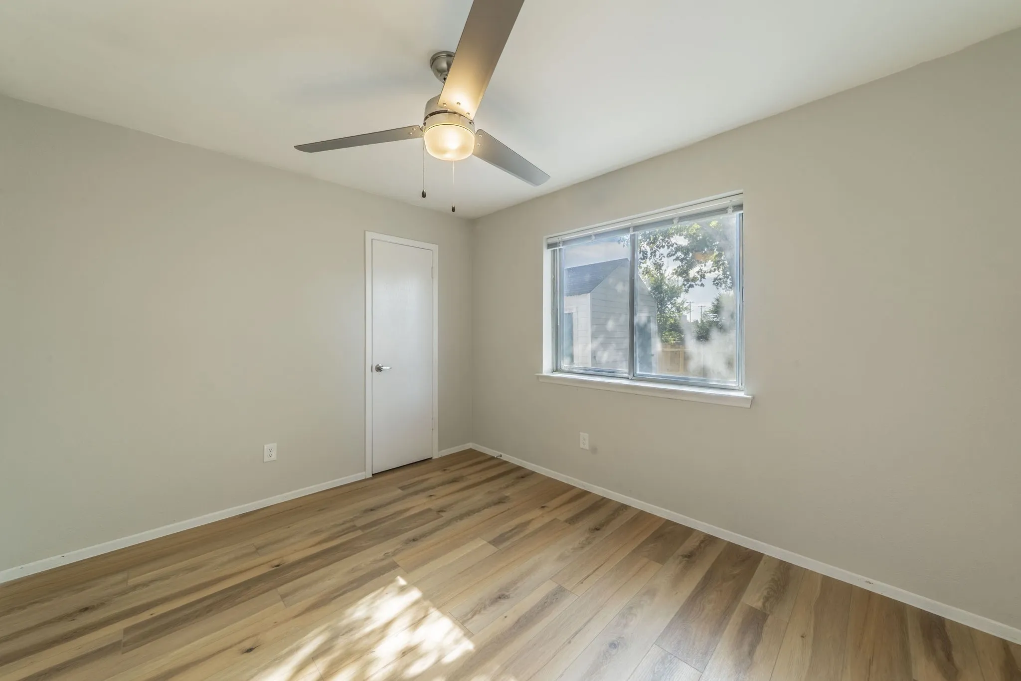 Wood-finish flooring with neutral wall tones