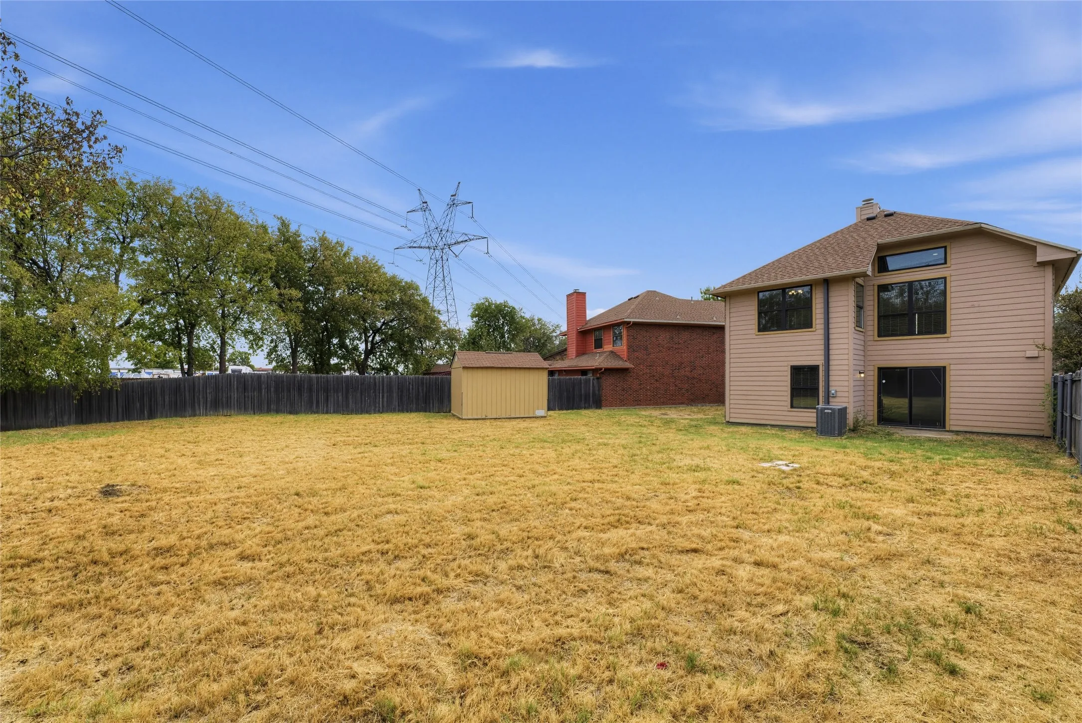 Single Family Residence For Sale in Denton County , 1335 Jasmine Drive, Lewisville, Texas 75077, 3 Bedroom, 2 Bathroom, 2 Garage spaces, 1,625 Sqft, built in 1986, mls#21396425, Real Estate Agent in Lewisville, Homes For Sale in Denton county, Homes For Sale in Lewisville, Realtor in Lewisville Texas, Real Estate Brokerage Independent Realty Texas, Luminita Cordes Realtor
