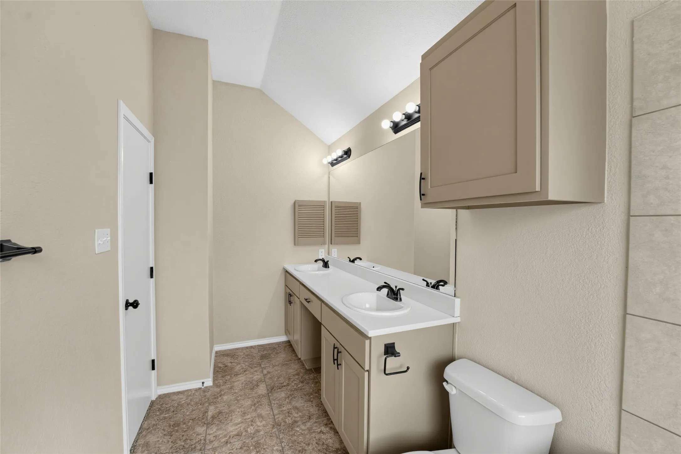 Single Family Residence For Sale in Denton County , 1335 Jasmine Drive, Lewisville, Texas 75077, 3 Bedroom, 2 Bathroom, 2 Garage spaces, 1,625 Sqft, built in 1986, mls#21396425, Real Estate Agent in Lewisville, Homes For Sale in Denton county, Homes For Sale in Lewisville, Realtor in Lewisville Texas, Real Estate Brokerage Independent Realty Texas, Luminita Cordes Realtor