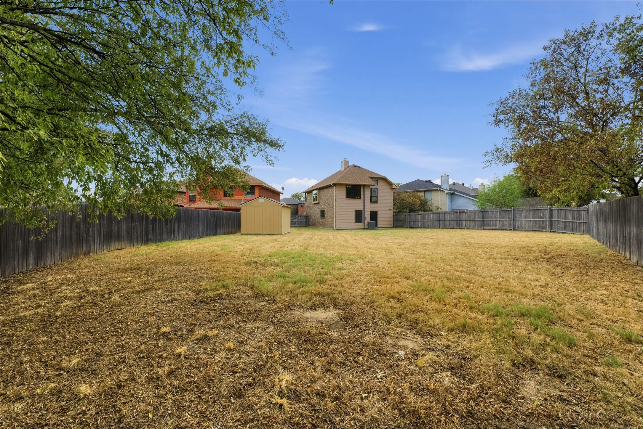 Single Family Residence For Sale in Denton County , 1335 Jasmine Drive, Lewisville, Texas 75077, 3 Bedroom, 2 Bathroom, 2 Garage spaces, 1,625 Sqft, built in 1986, mls#21396425, Real Estate Agent in Lewisville, Homes For Sale in Denton county, Homes For Sale in Lewisville, Realtor in Lewisville Texas, Real Estate Brokerage Independent Realty Texas, Luminita Cordes Realtor